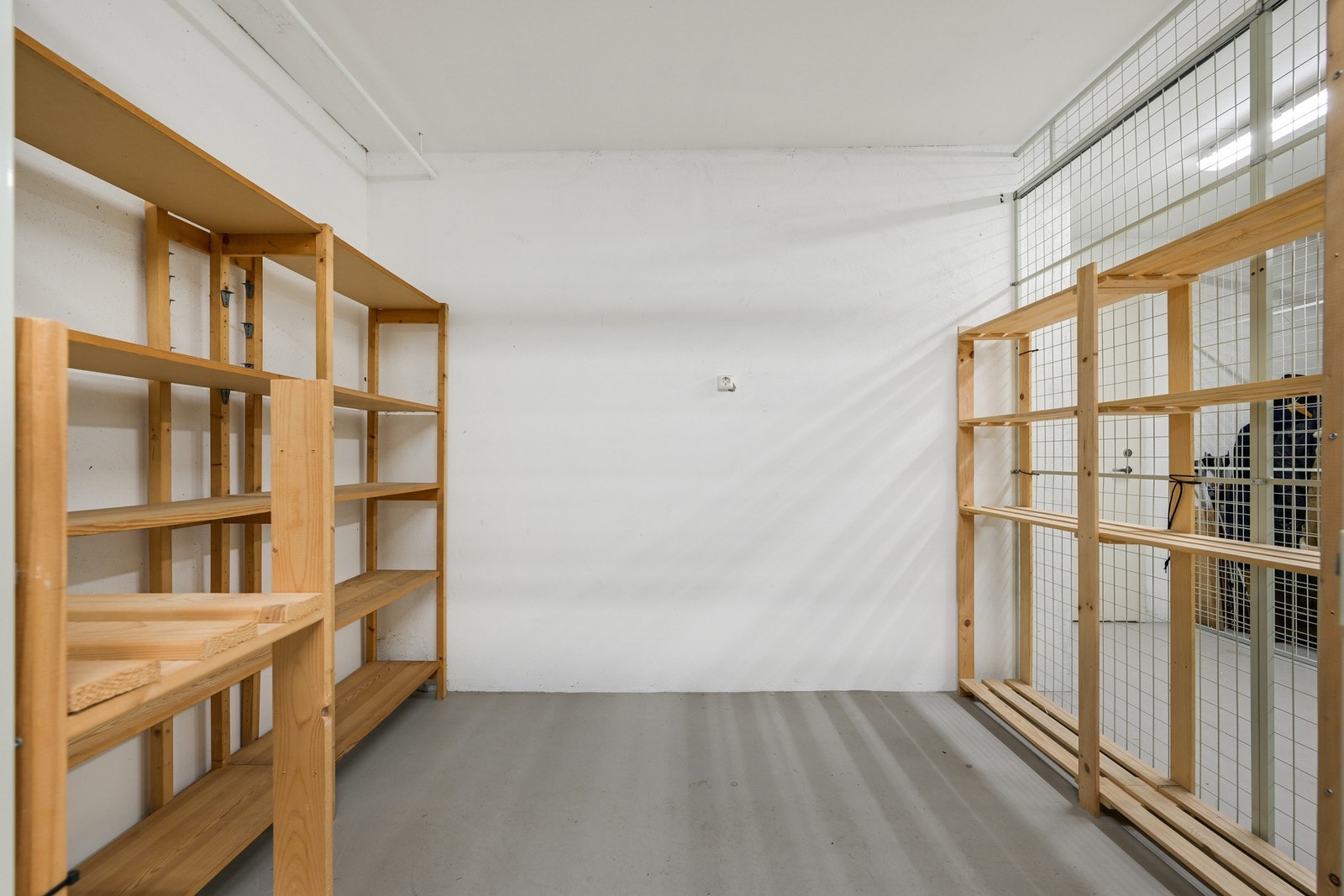 Det er bod både inne i leiligheten og en stor bod i kjelleren Galleribilde