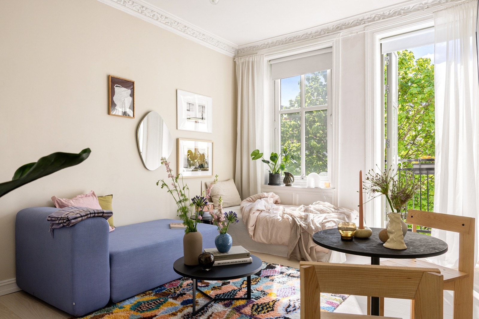 Rolig og skjermet beliggende mot indre gård, i hjertet av Grünerløkka med gode solforhold. Galleribilde