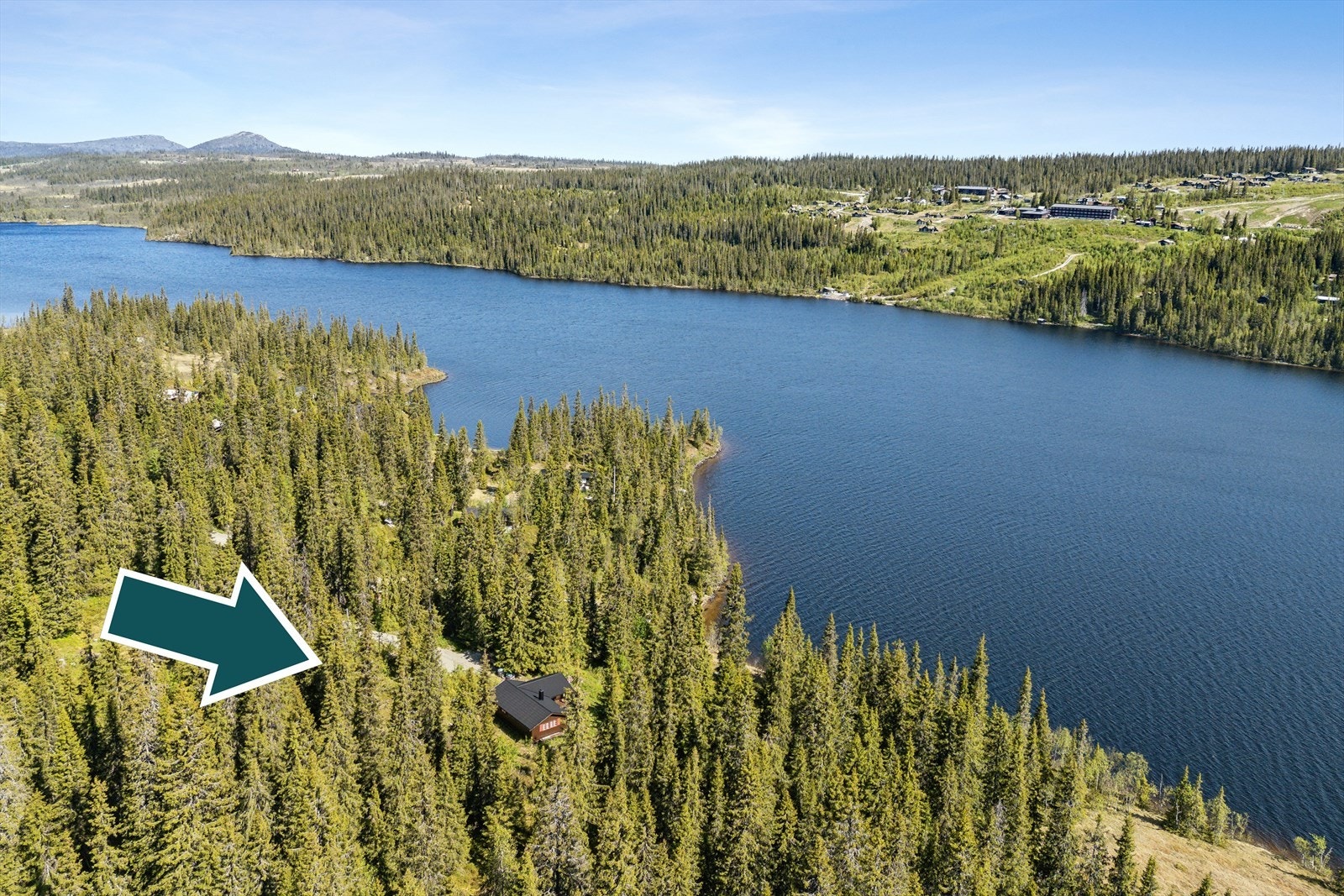 Sommeren byr på flotte turmuligheter, bærplukking og avslappende dager ved vannet. Galleribilde