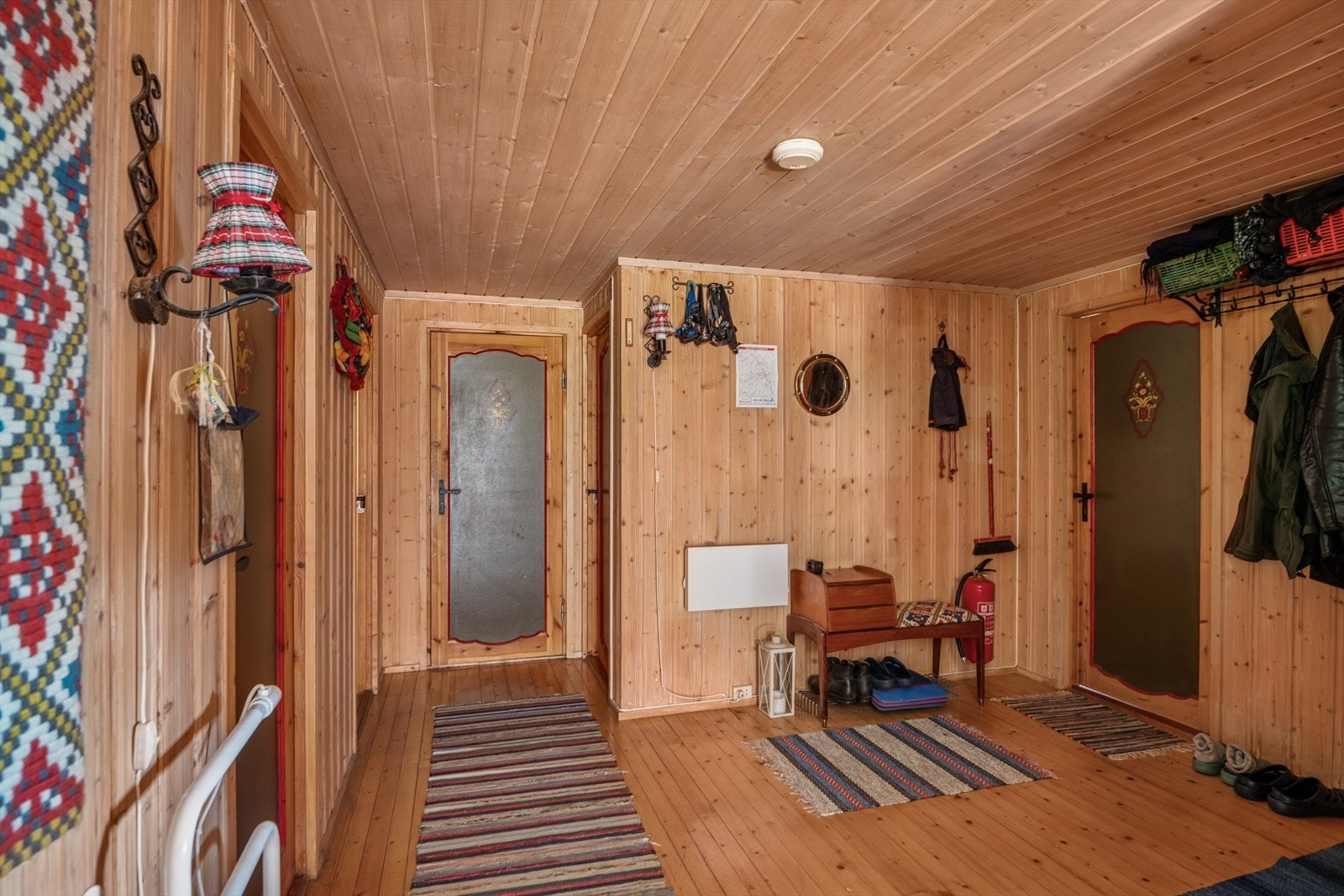 Romslig entré Galleribilde