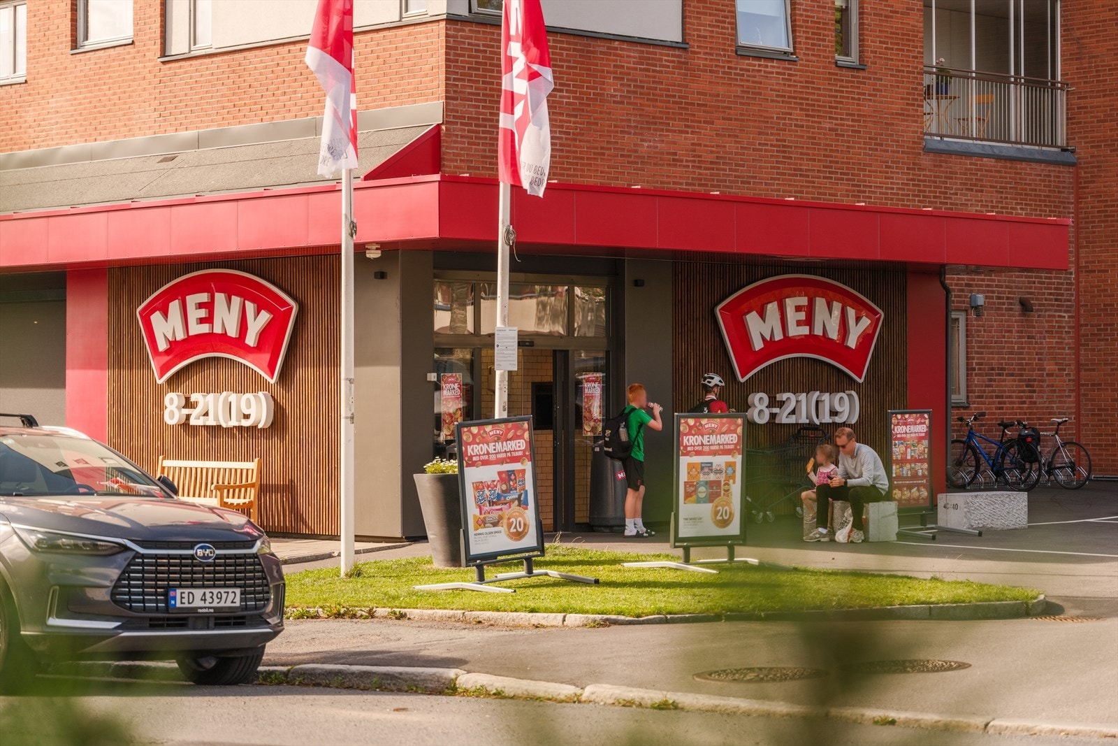 Nærhet til flere dagligvarebutikker som Meny og Kiwi. Galleribilde