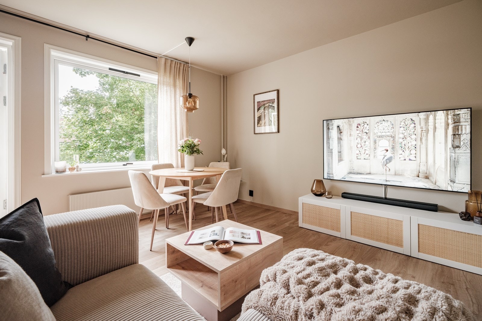 Den smakfulle fargepaletten i leiligheten gjør det enkelt å innrede. Galleribilde