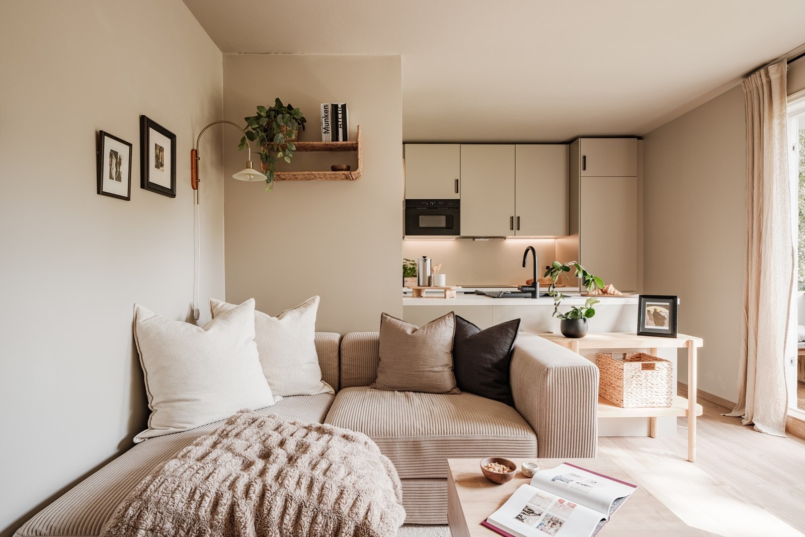 Planløsningen er optimalisert slik at du får plass til sofagruppe, spisebord og annet møblement. Galleribilde