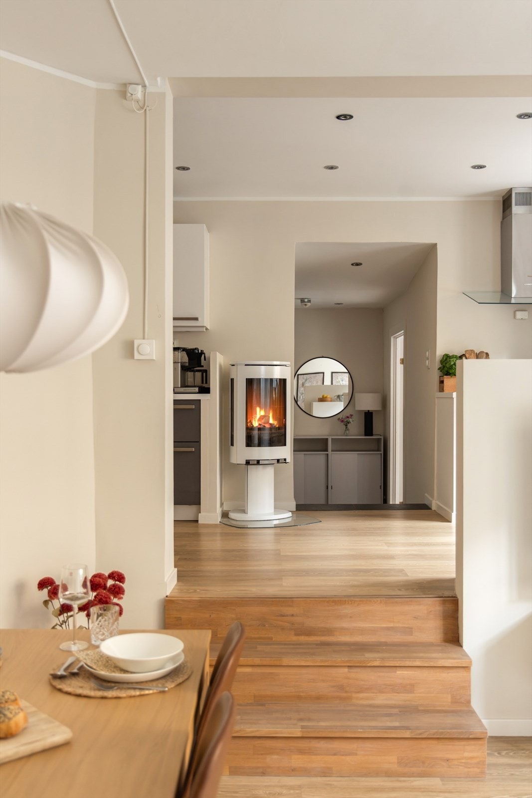 Her får du romslige oppholdsrom, gode lysforhold og en behagelig atmosfære Galleribilde