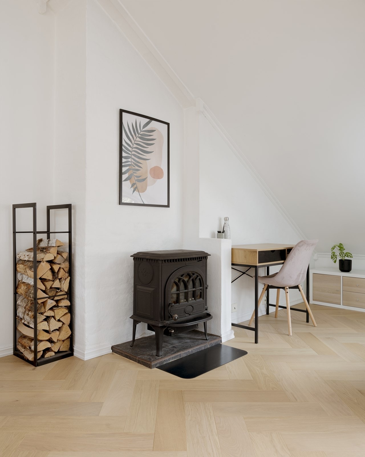 Hyggelig peis som varmer godt på kalde høst- og vinterdager. Galleribilde
