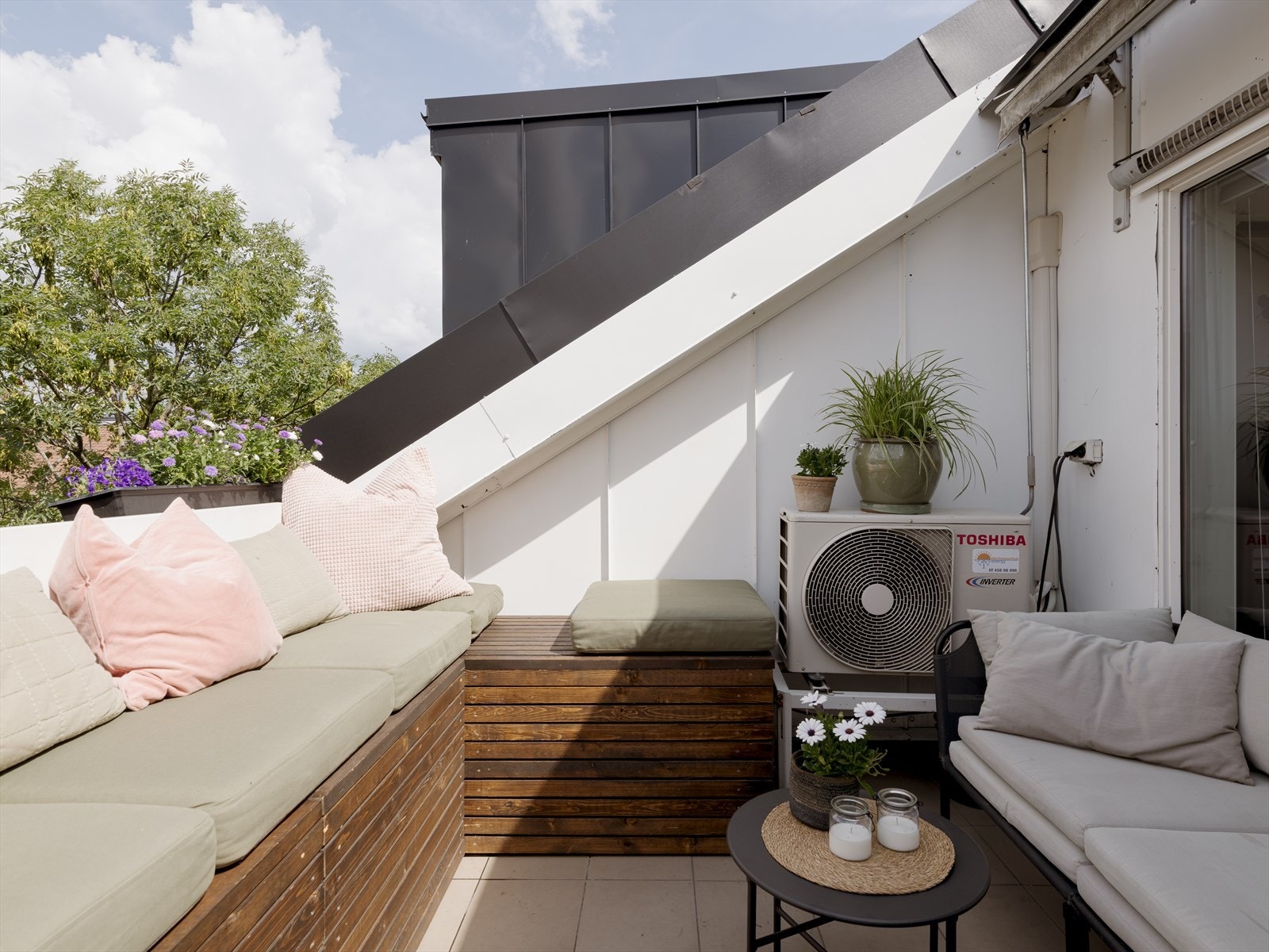 Dette er en gjennomført og ettertraktet 3-roms loftsleilighet på Majorstuen med stor og solrik terrasse. Galleribilde