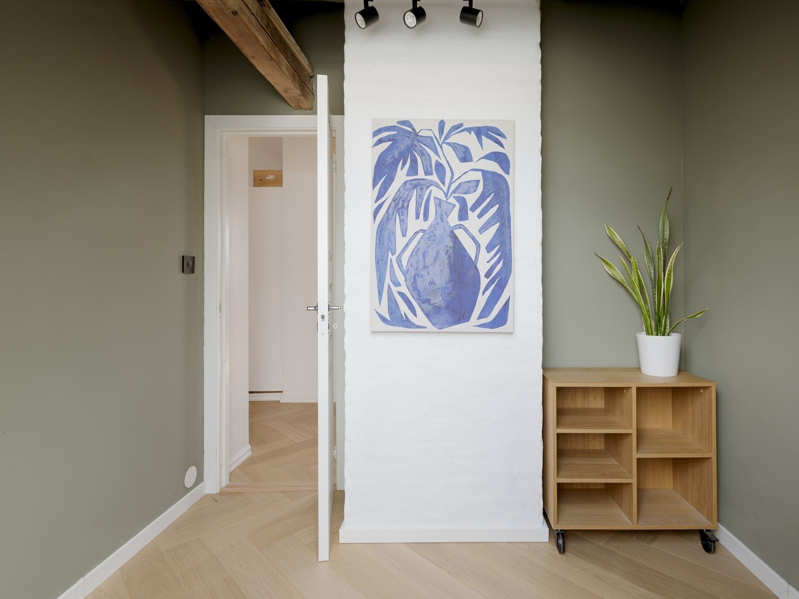 Rommet passer godt som barnerom, gjesterom eller hjemmekontor. Galleribilde