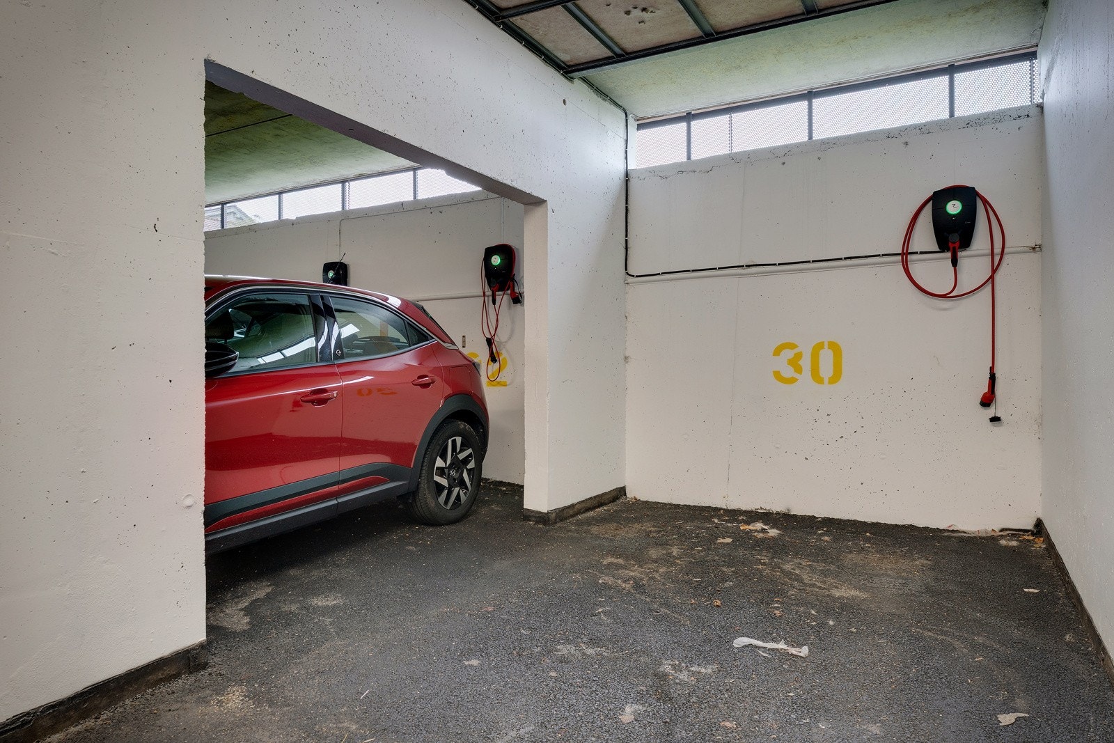 - Egen plass i parkeringshus med egen elbillader - Galleribilde