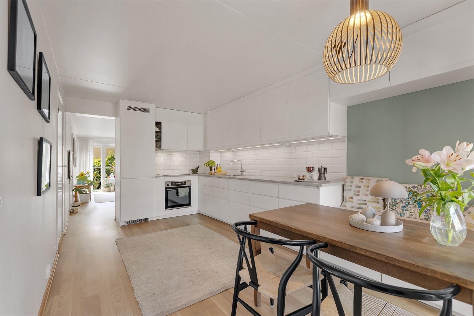 Delikat og funksjonelt kjøkken fra IKEA, montert i 2017. Galleribilde