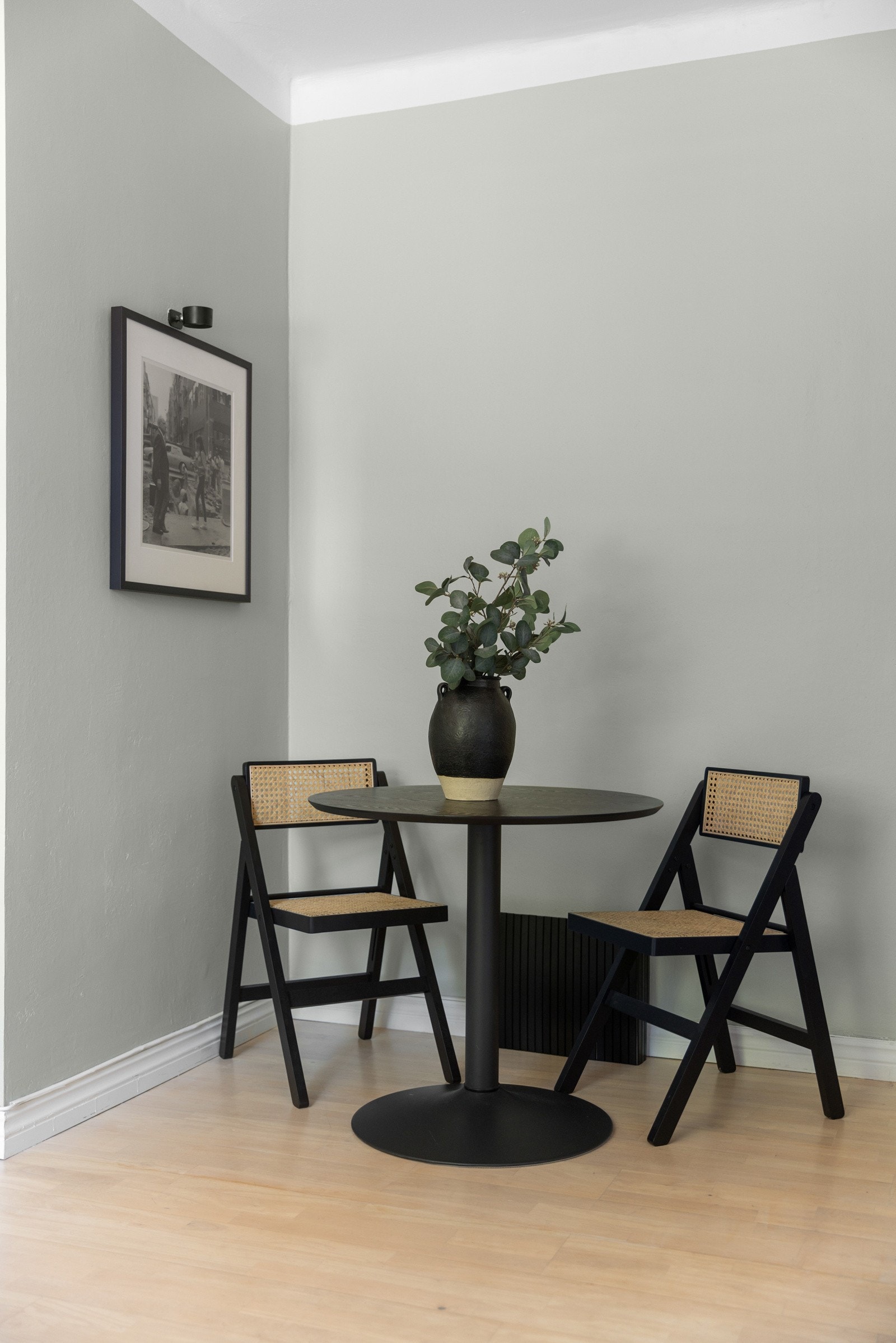 I forkant av stuen har du plass til et spisebord. Galleribilde