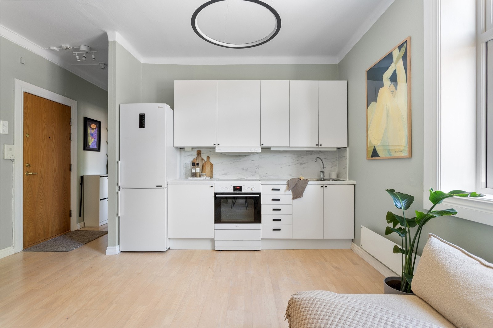 Åpen kjøkkenløsning i stuen. Galleribilde