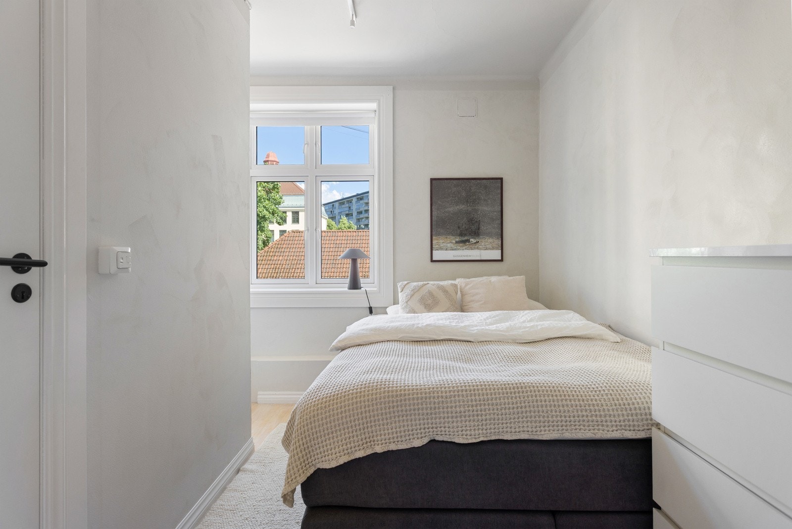 Lyst og hyggelig soverom. Galleribilde