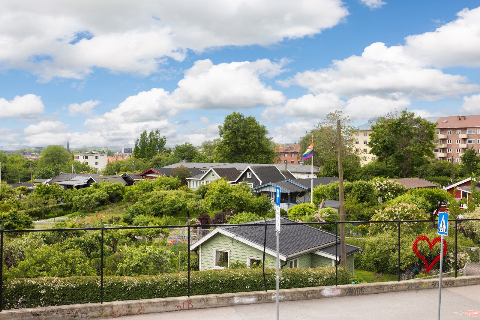 Rodeløkkens kolonihager ligger rett nedenfor. Galleribilde
