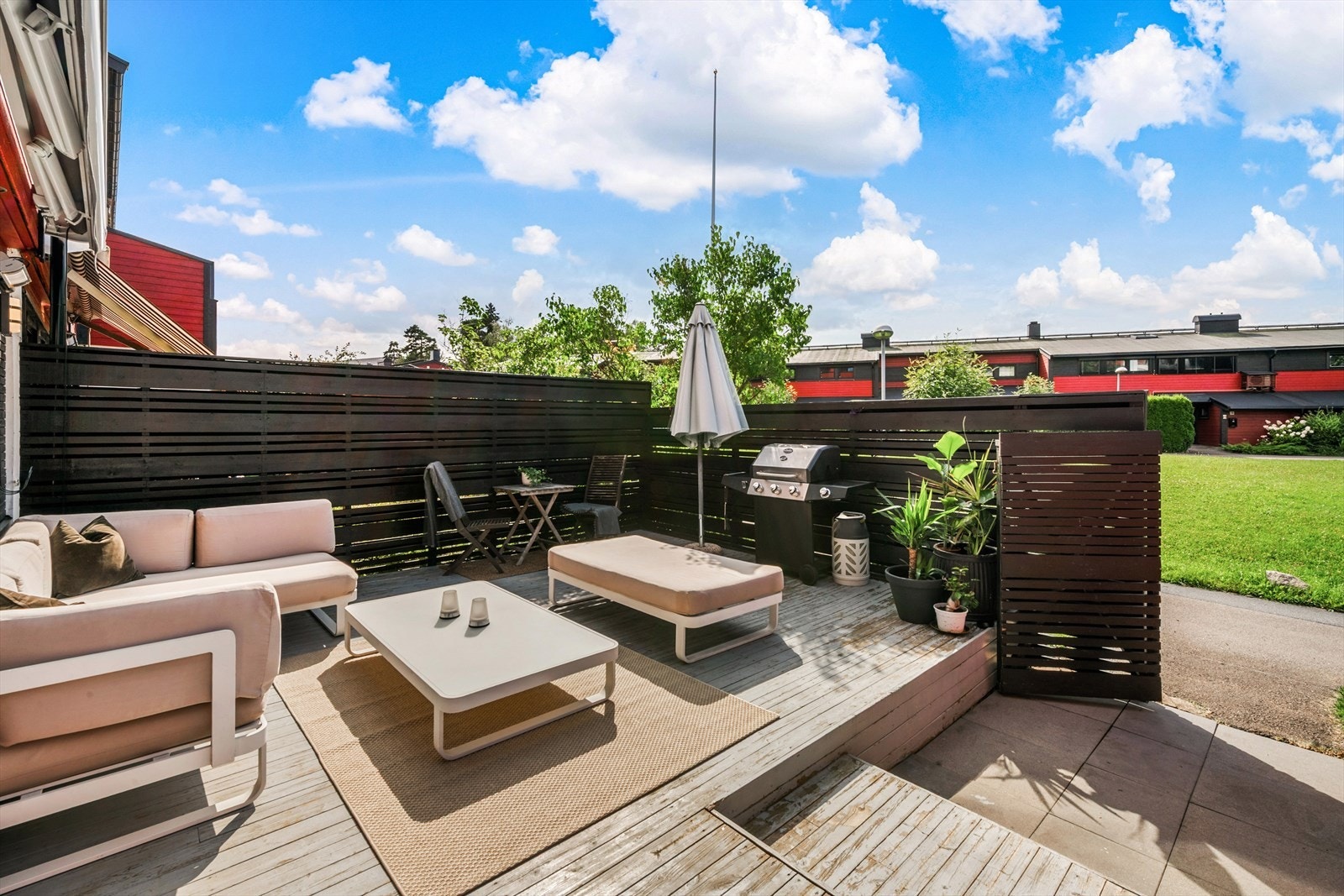 Nordvik Nordstrand har gleden av å presentere Jordbærveien 17! Sjelden terrasseleilighet på ende med egen adkomst Galleribilde