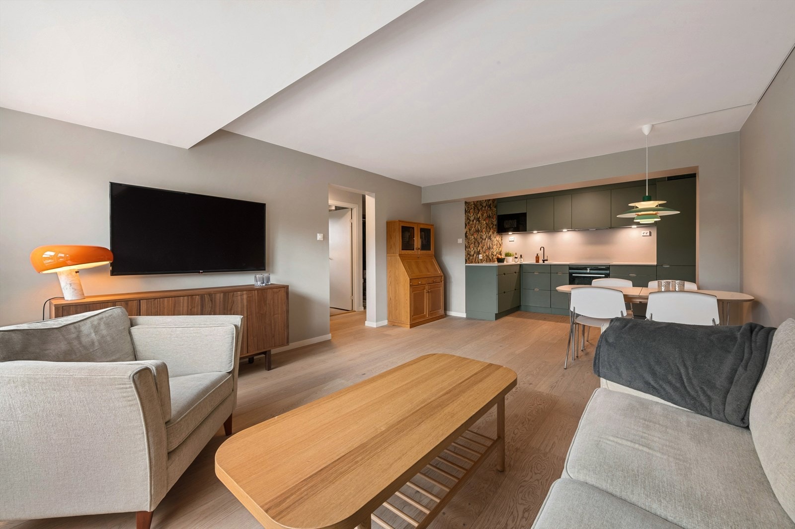 Stor stue med flere soner for innredning Galleribilde