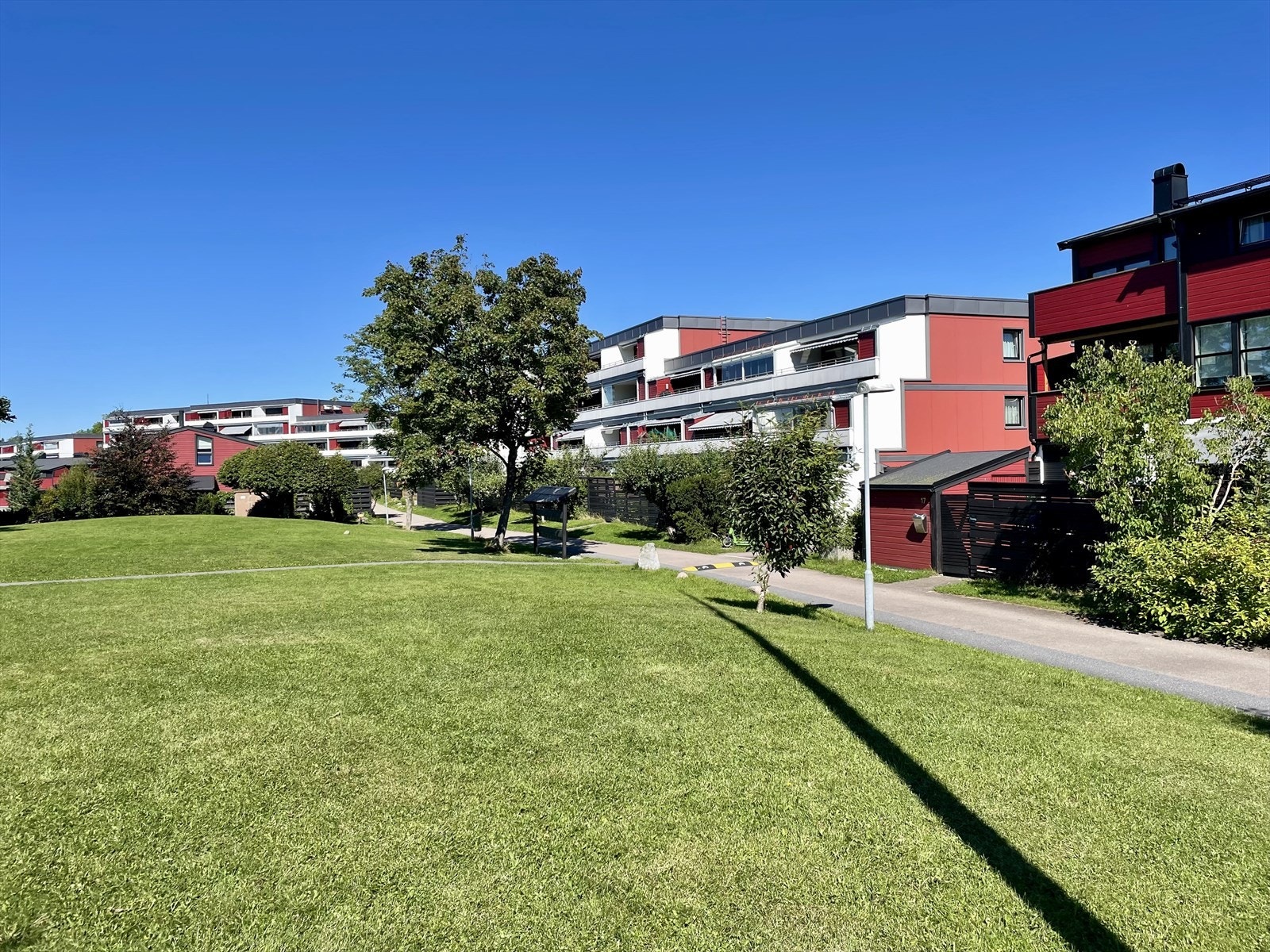 Store grøntarealer og mye luft mellom byggene Galleribilde