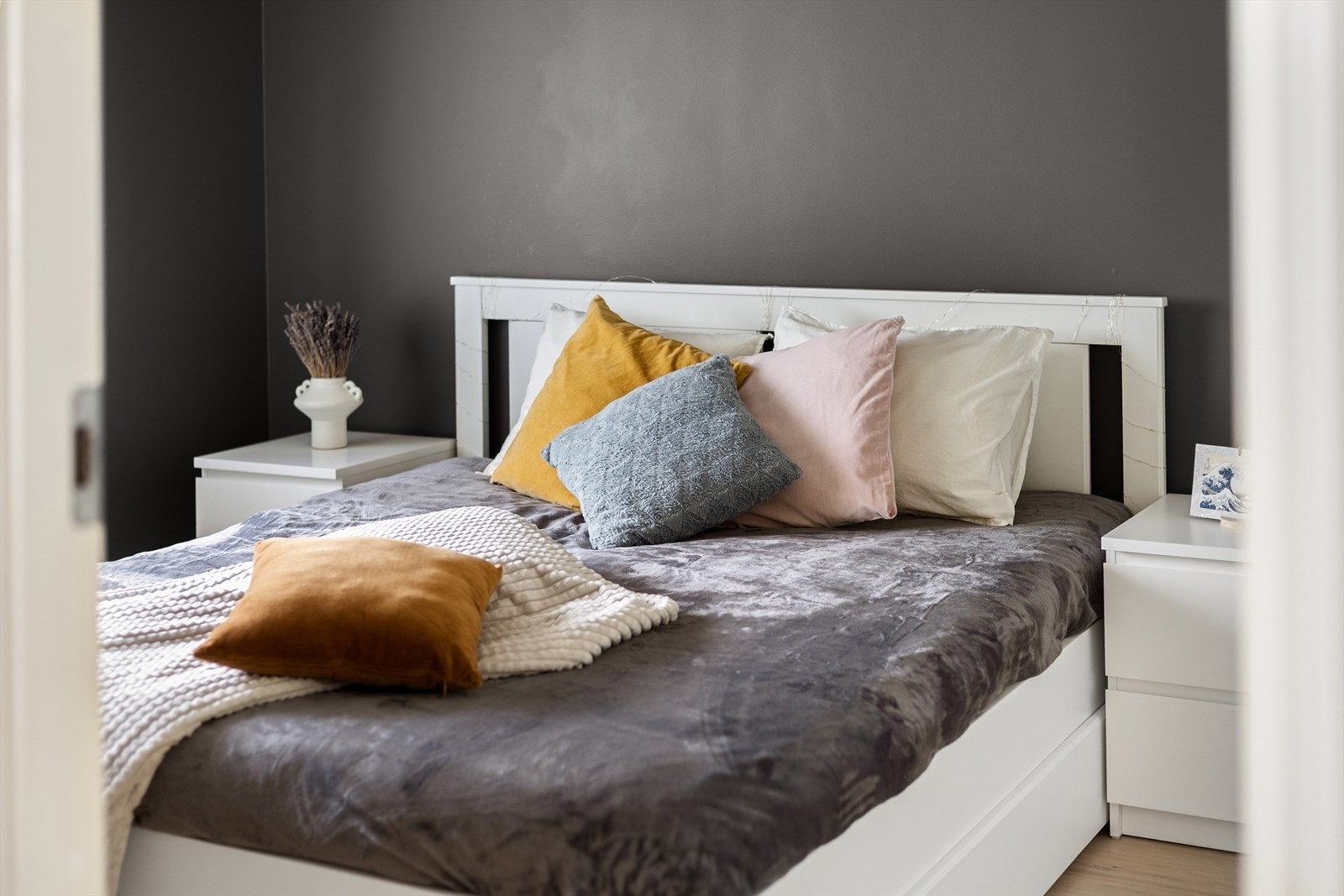 Lave felleskostnader som inkluderer varmtvann, fyring via radiatorer og internett Galleribilde