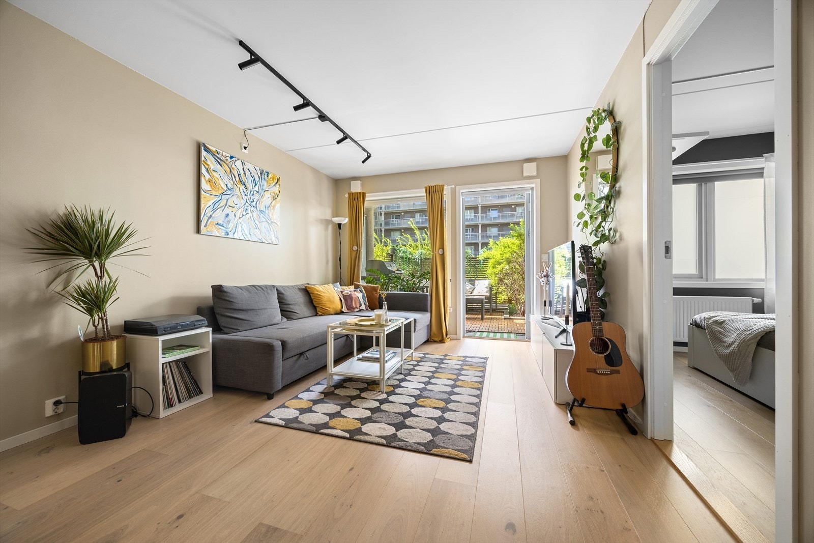 Leiligheten varmes opp med radiatorer tilknyttet felles fjernvarmeanlegg Galleribilde