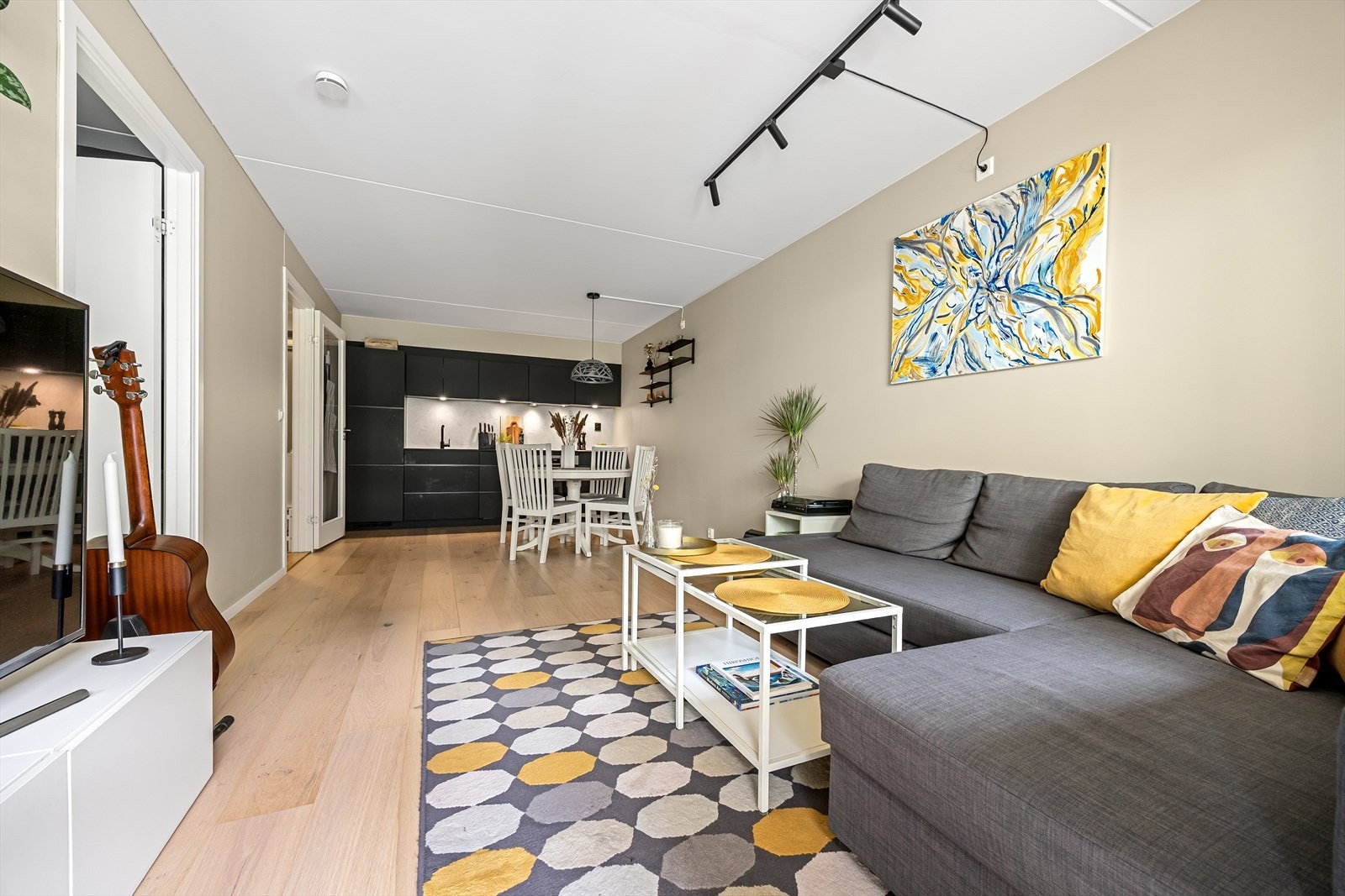 Gjennomgående lys enstavs eikeparkett fra 2021 Galleribilde