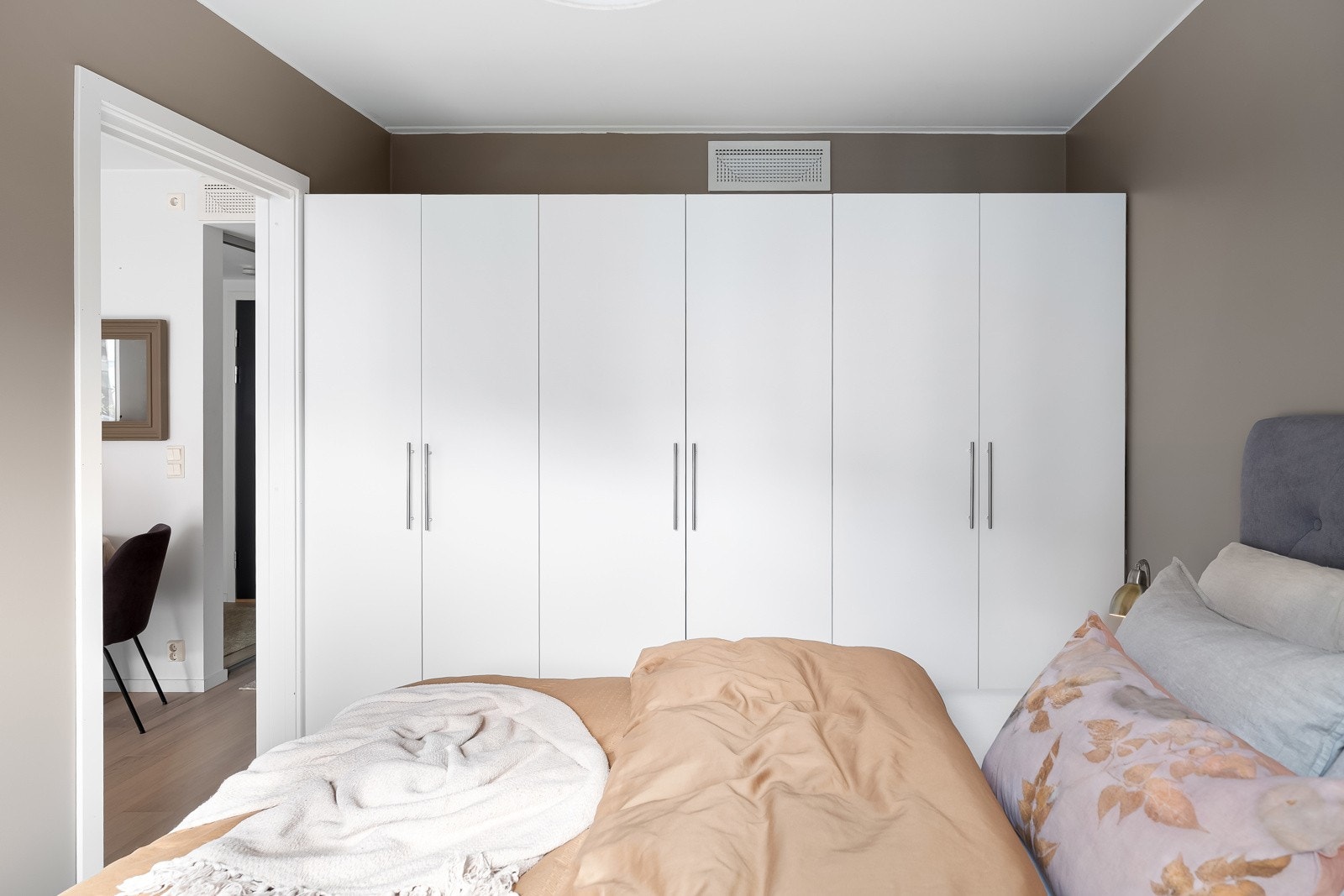 Rikelig med garderobeplass Galleribilde