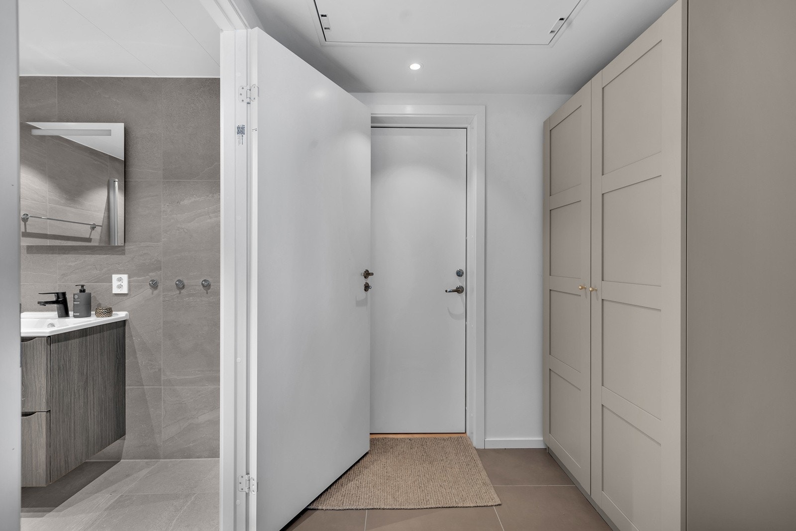 Fra inngangspartiet ledes du til badet Galleribilde