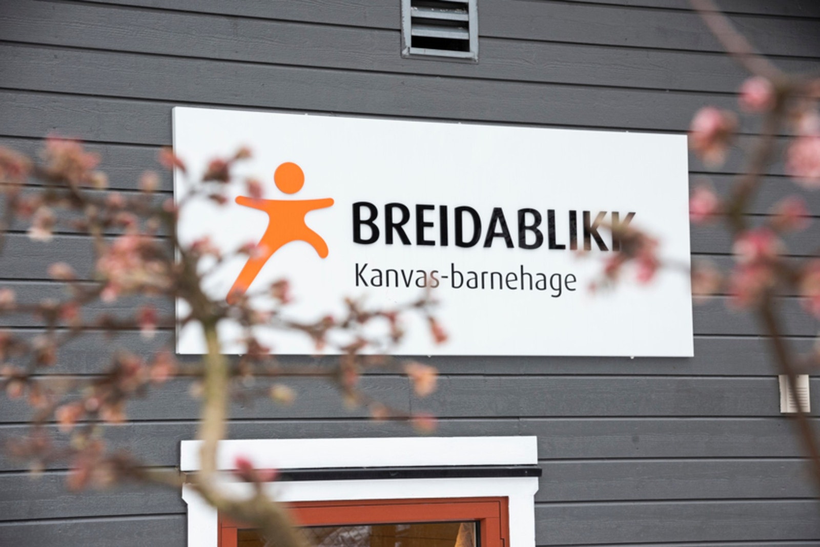 Barnehager og skolen innenfor kort avstand Galleribilde