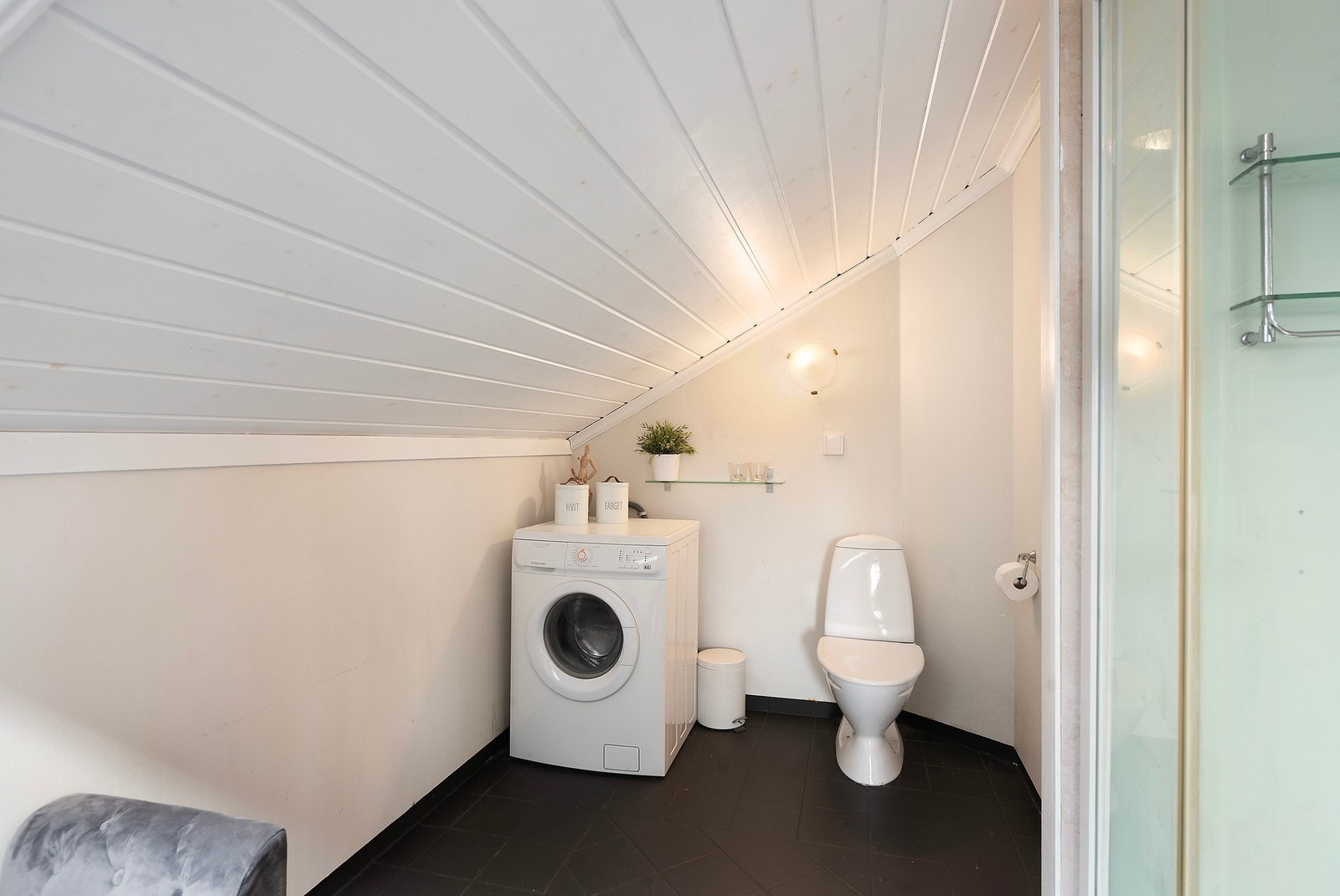 Med både soverom og bad på samme plan får du en praktisk og funksjonell planløsning Galleribilde