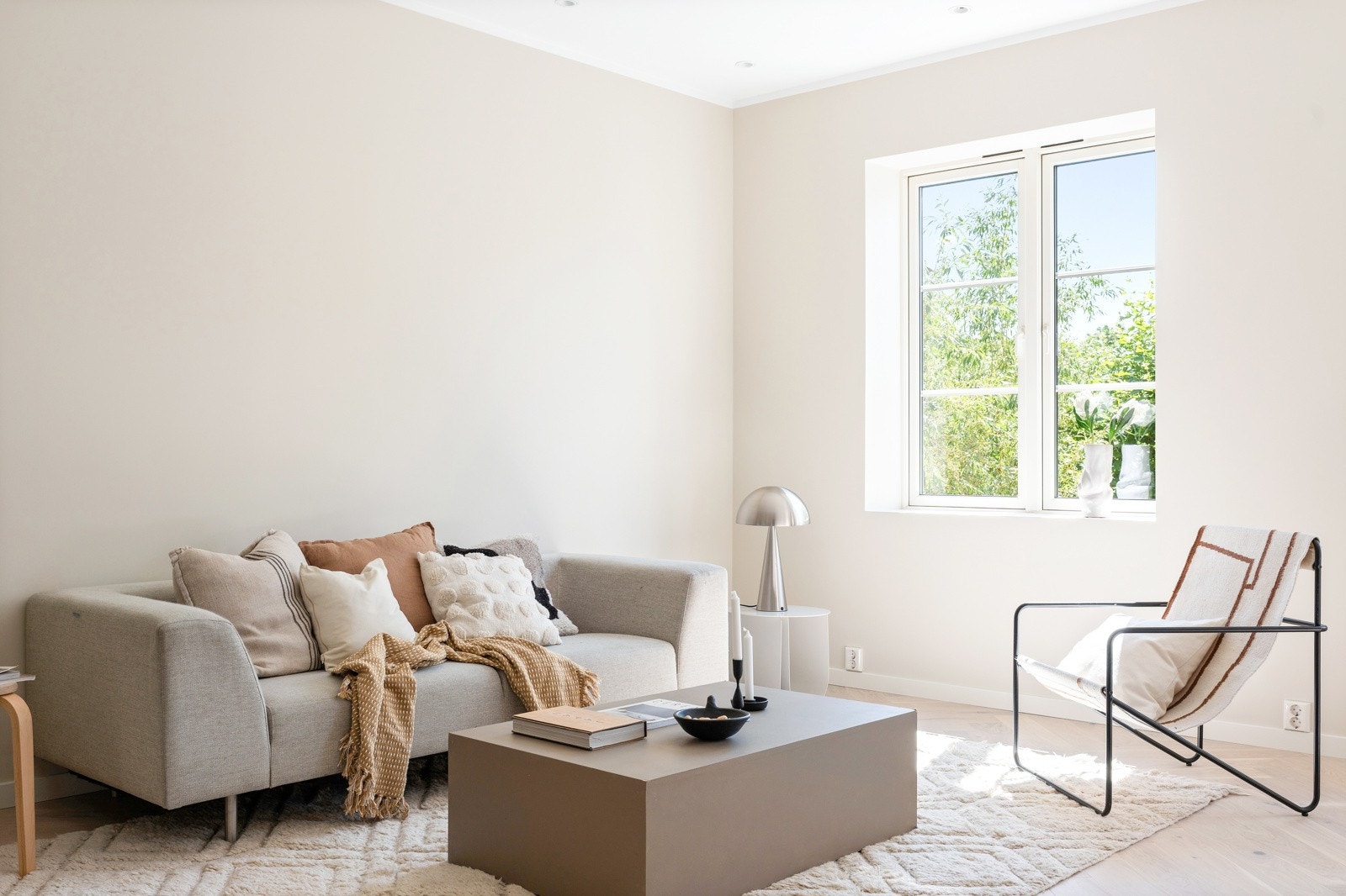 Alle overflater er behandlet og malt i tidsriktige farger Galleribilde