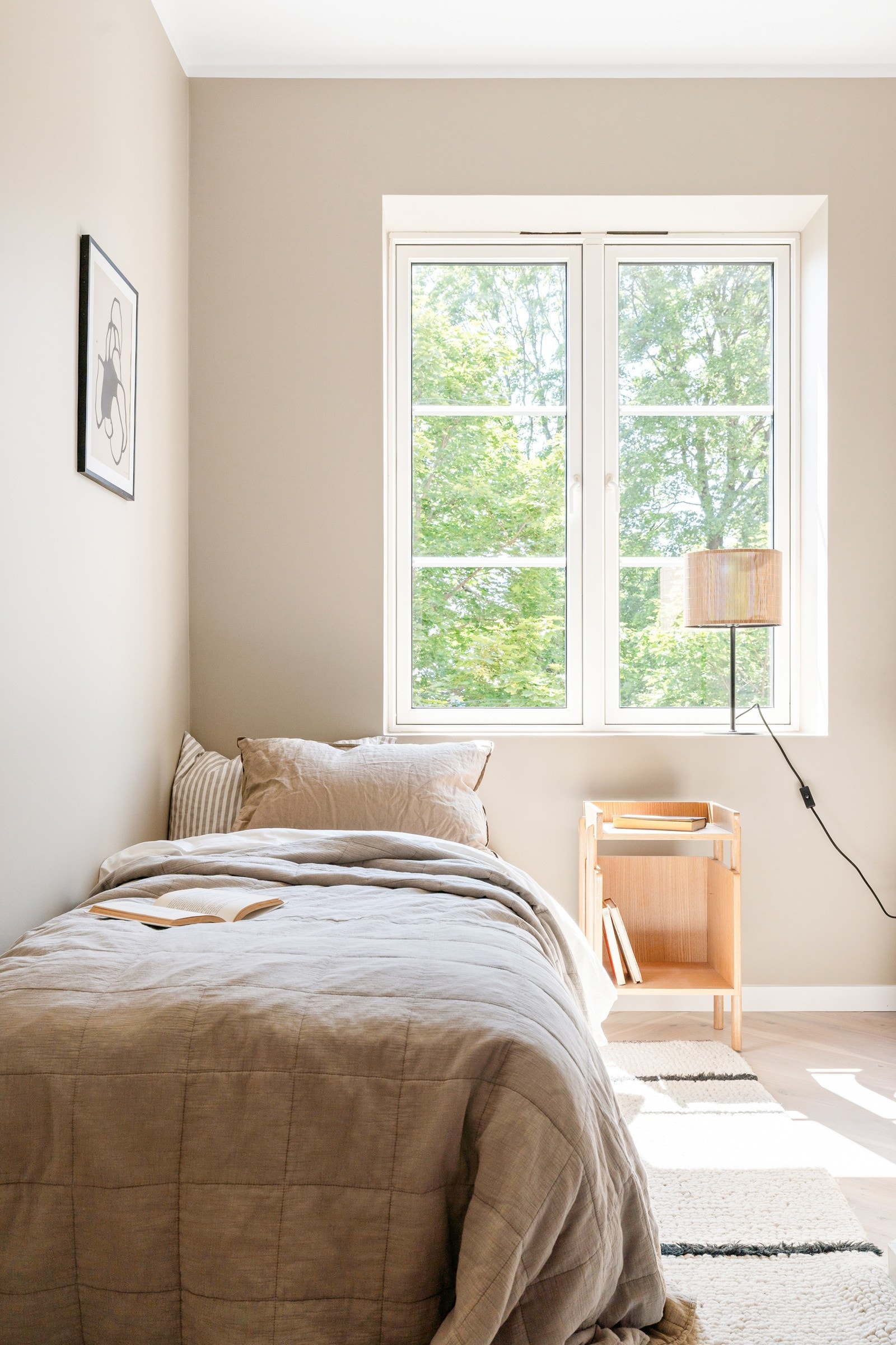 Soverom 2 med plass til større seng Galleribilde