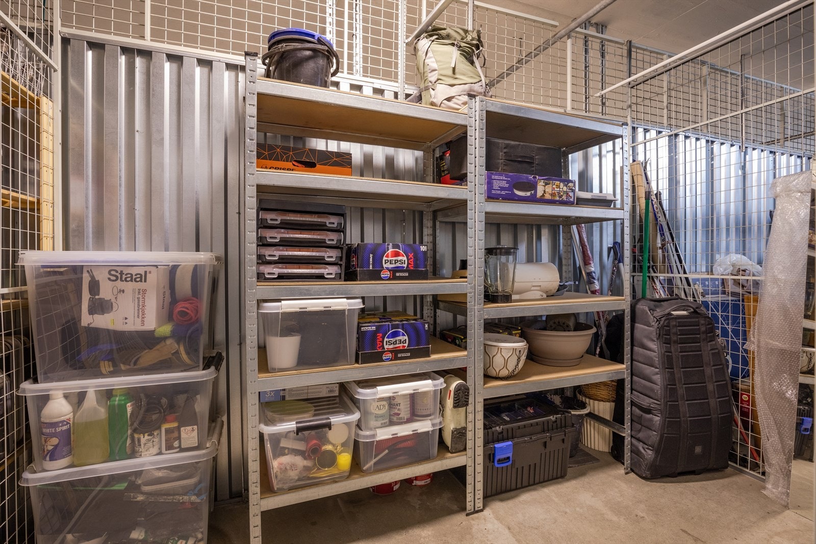 Romslig og praktisk bod i samme anlegg som parkeringsplassen Galleribilde