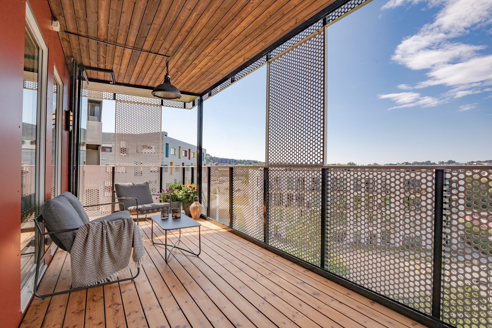 Balkongen har gode solforhold på ettermiddag/kveld Galleribilde