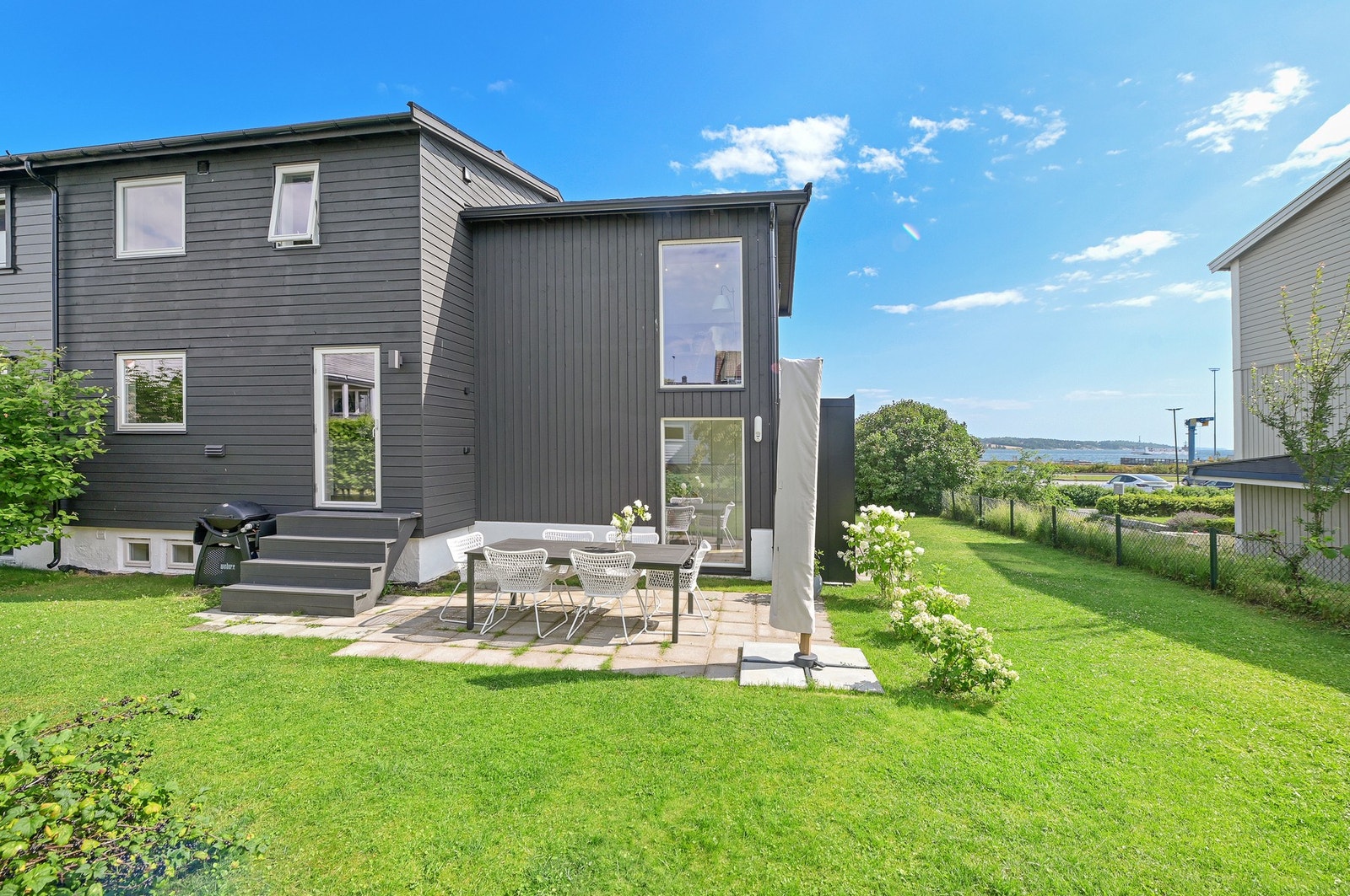 Boligen har en helt spesiell beliggenhet - slike eiendommer vokser ikke på trær , selv ikke på Jeløy. Galleribilde