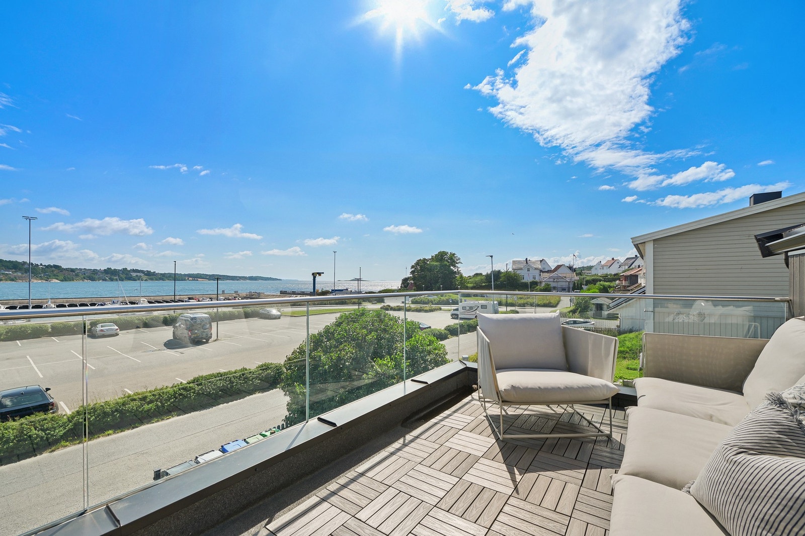 På vakre Jeløy, i første rekke mot fjorden, ligger denne flotte boligen. Galleribilde