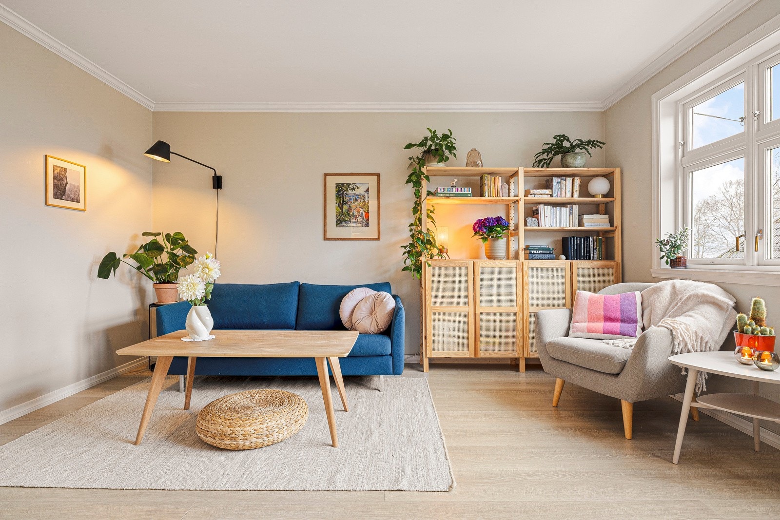 - Her har du plass til å innrede med sofagruppe med tilhørende møblement, skapløsninger og en liten lesekrok - Galleribilde