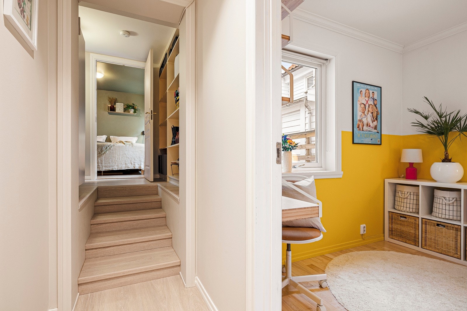 - Via den lille trappen kommer du til hovedsoverommet - Galleribilde