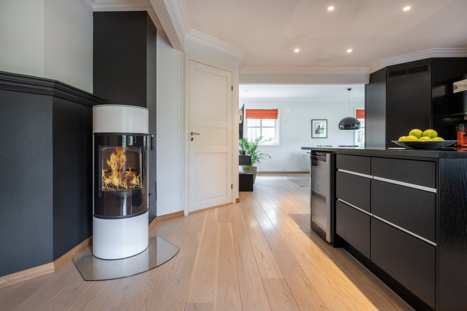 Kjøkken med egen spisetue Galleribilde