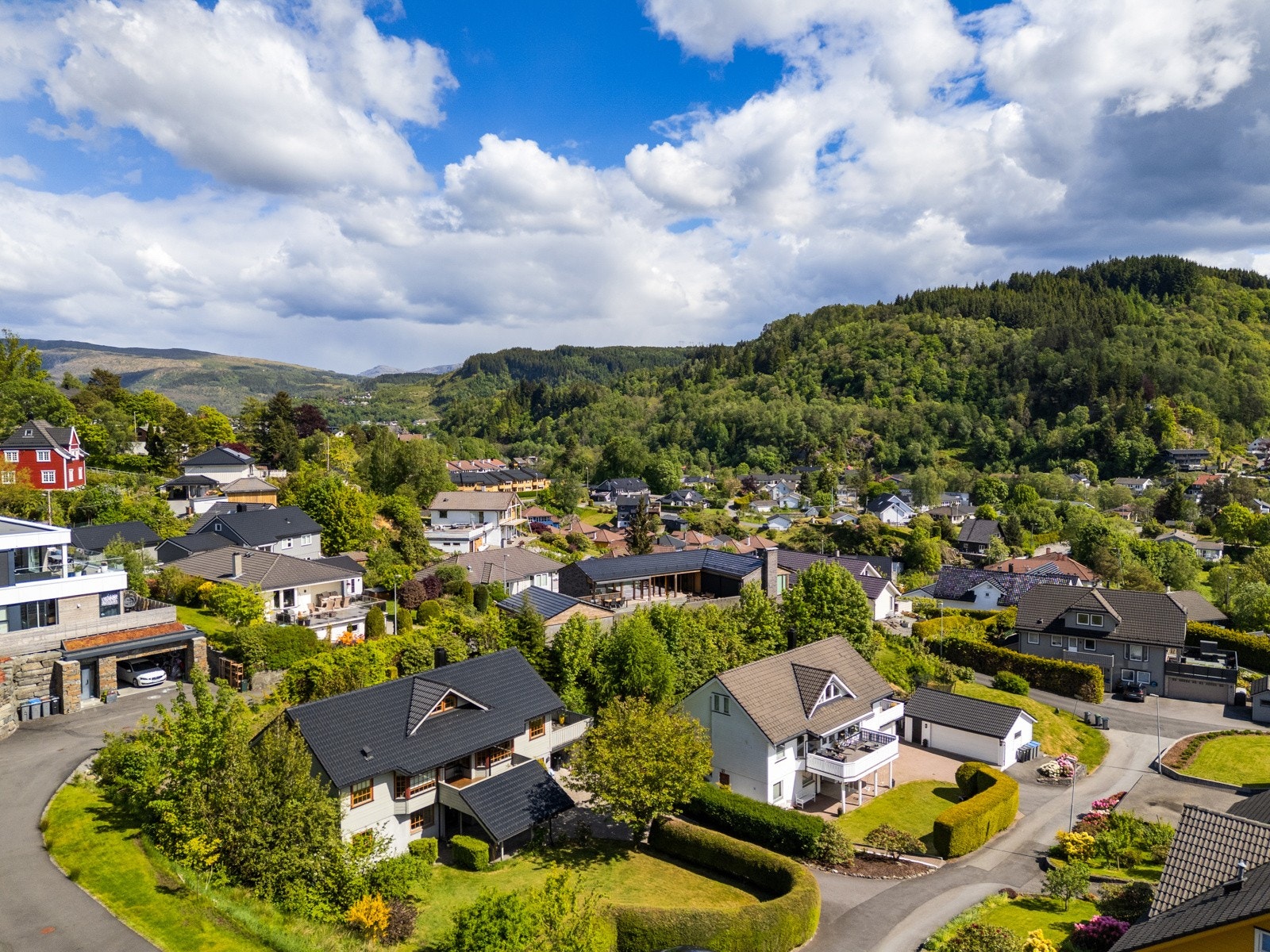 Elgvegen 20 ligger i et rolig og familievennelig område på Skjold. Galleribilde