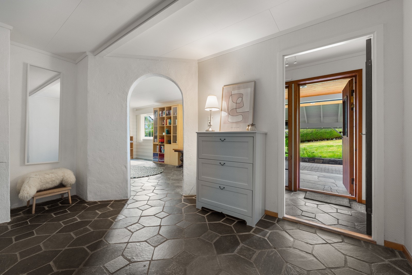 Underetasjen holder hele 121 kvm. Galleribilde