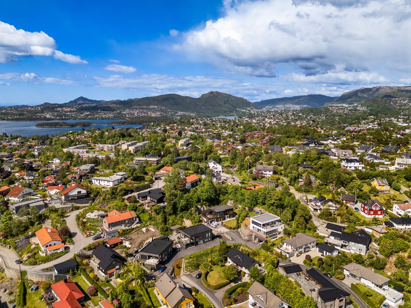 Område byr på et godt utvalg av barnehager og skoler. Galleribilde