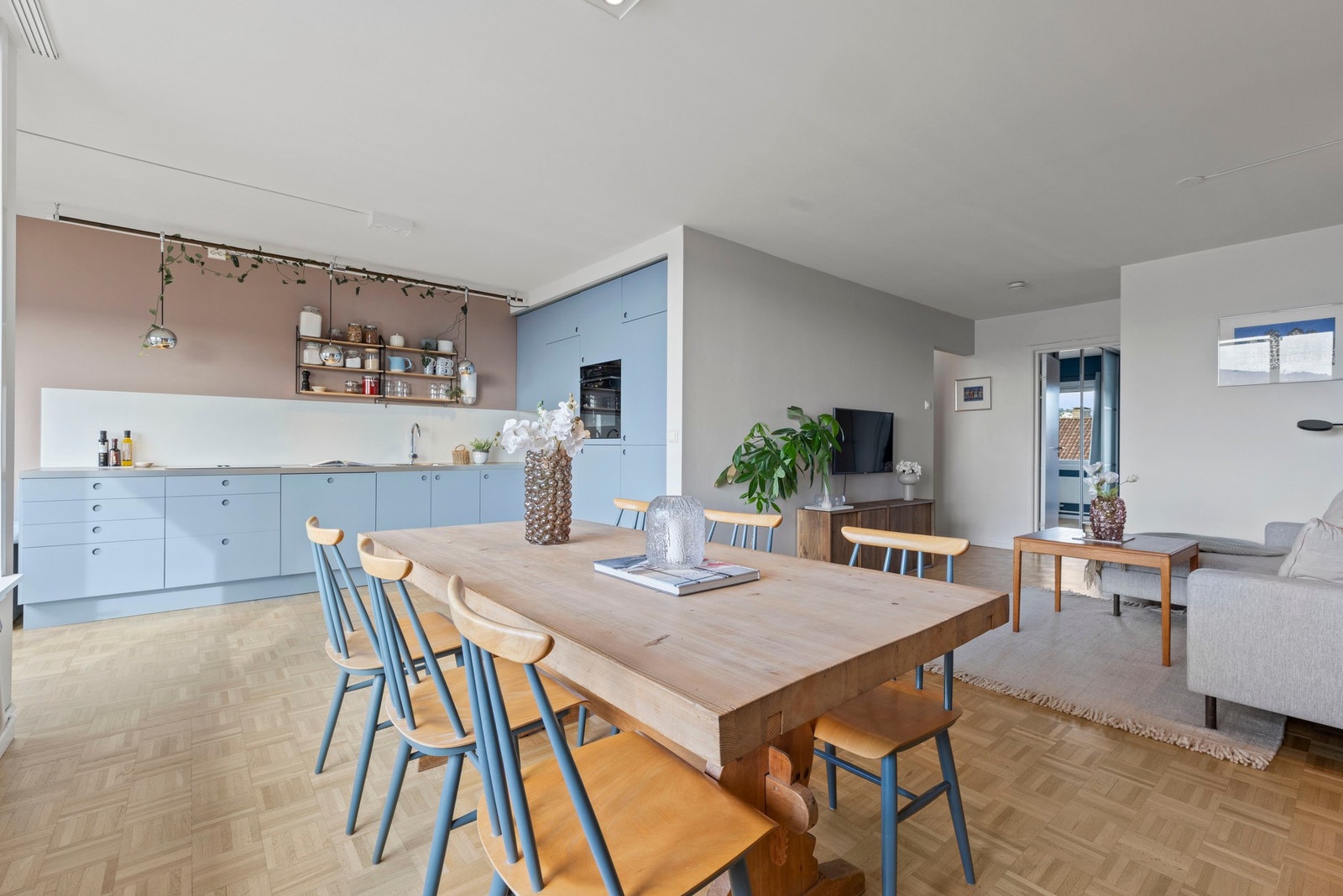 Stuen har naturlige soner og god gjennomgangsdynamikk Galleribilde