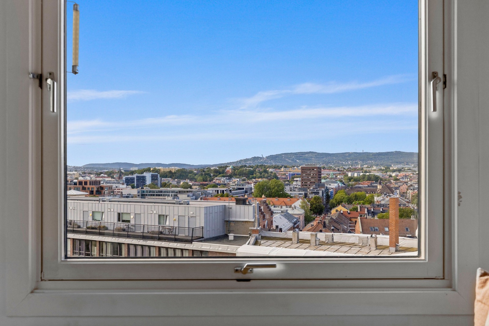 Nydelig utsikt finner du fra alle rom i leiligheten! Galleribilde