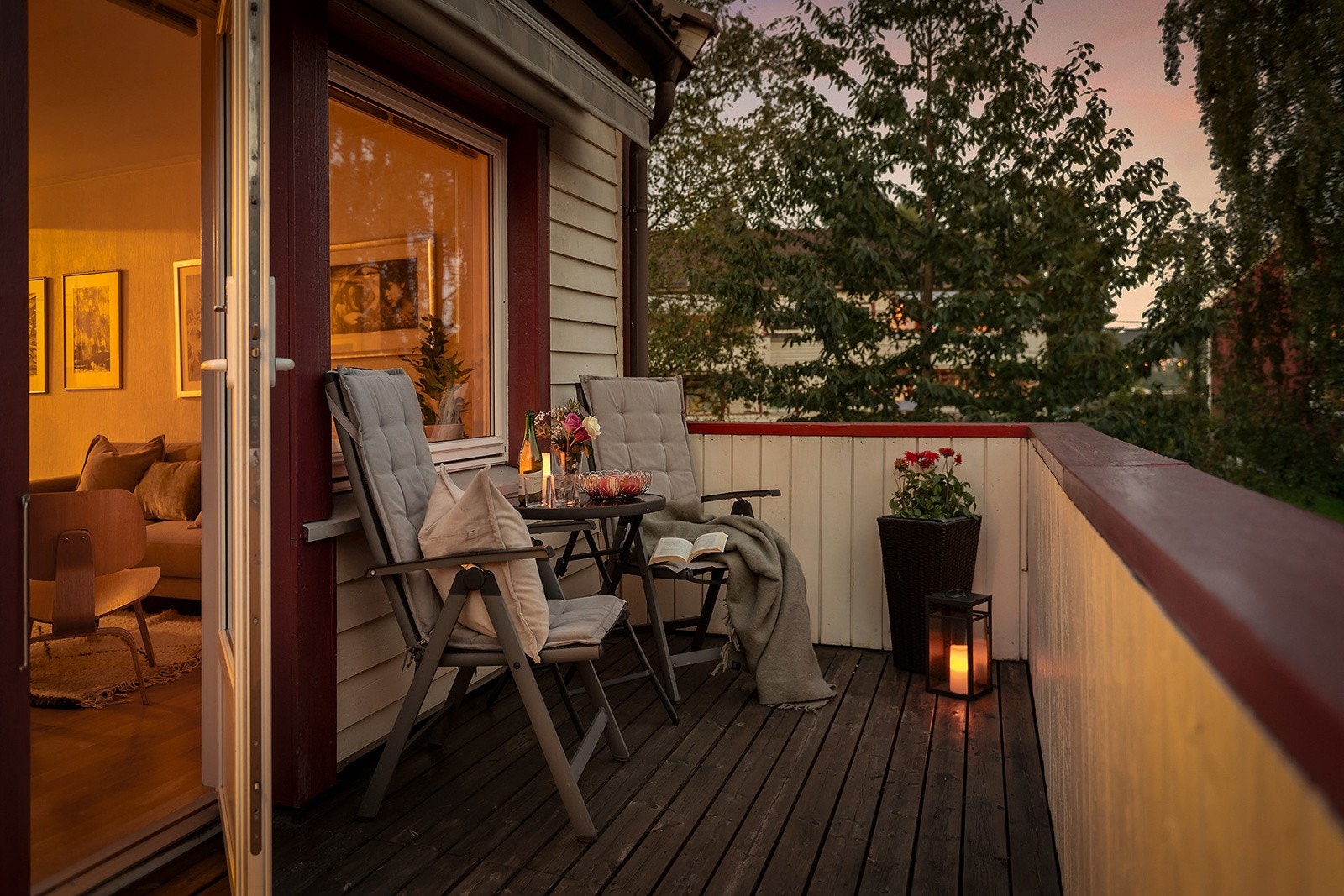 Stemningsfull balkong hvor du kan nyte lange gode sommerkvelder Galleribilde