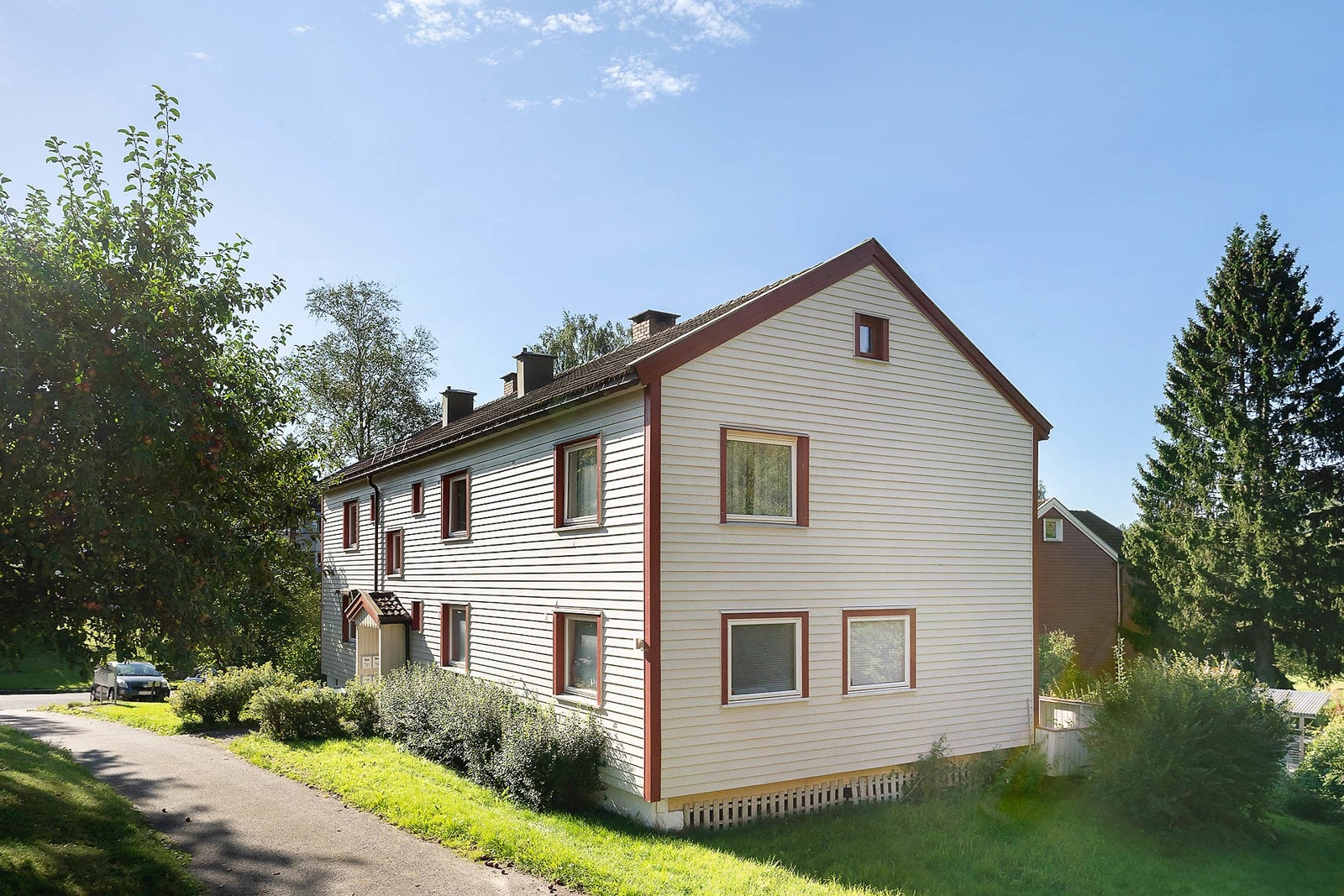 Leiligheten ligger sentralt og barnevennlig til i et veletablert og rolig område på Kalbakken Galleribilde