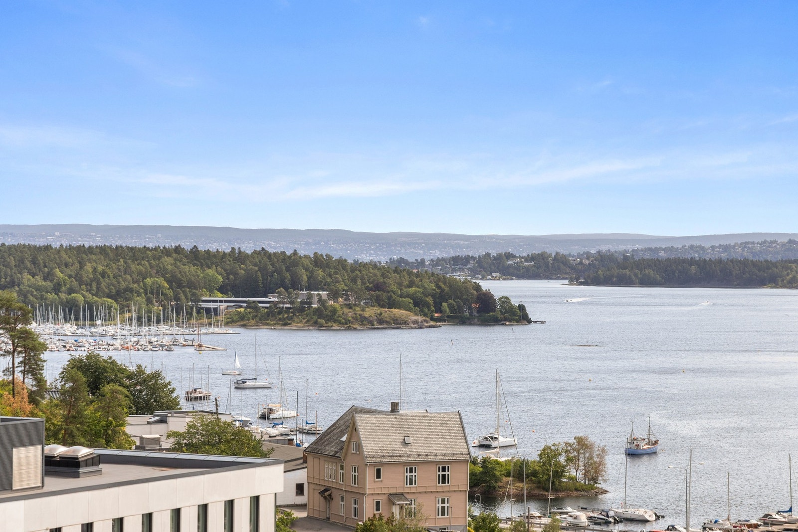 Det er også utsikt mot Sandviksbukta, Oslofjorden Galleribilde