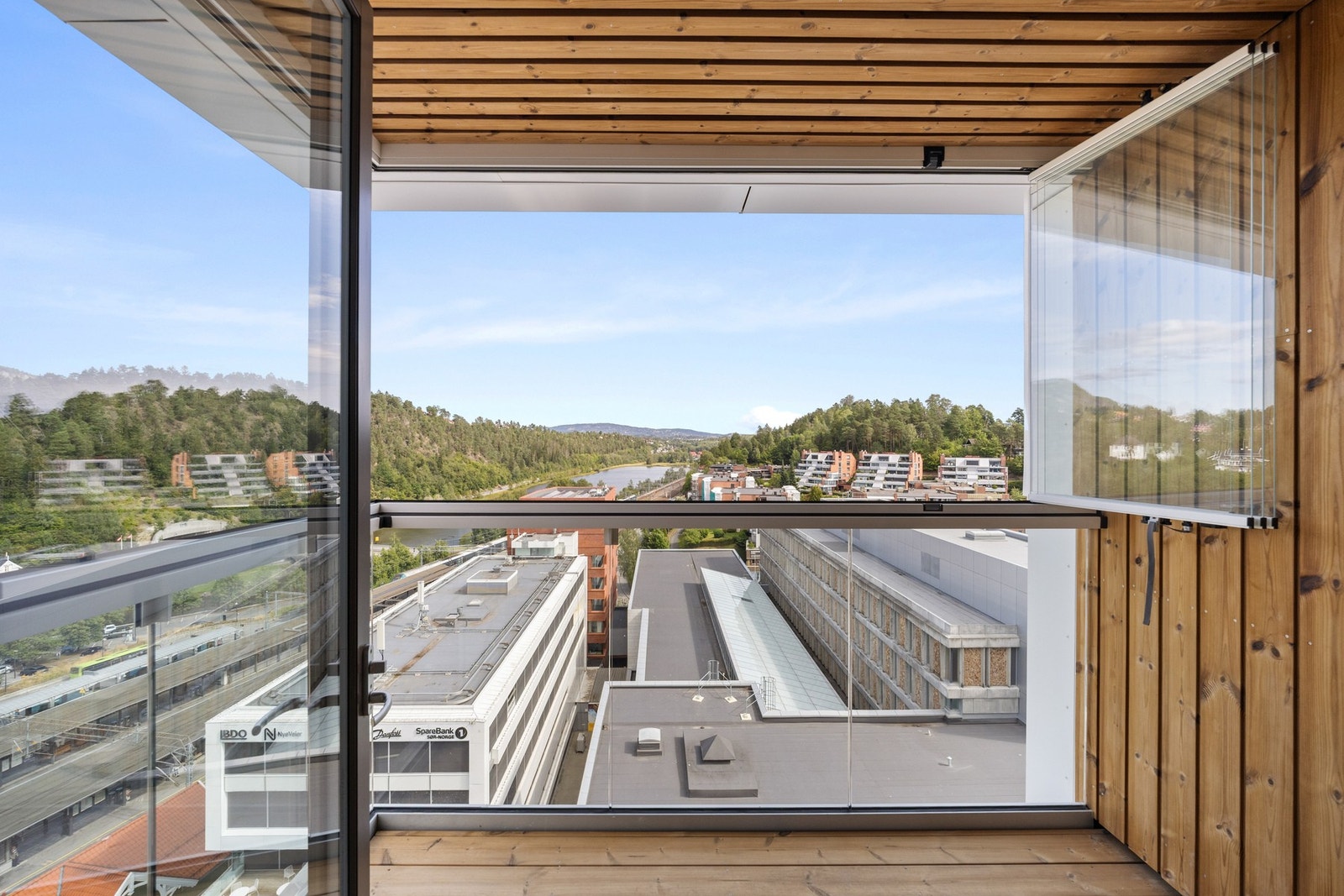 Utsikt mot bla. Engervannet Galleribilde