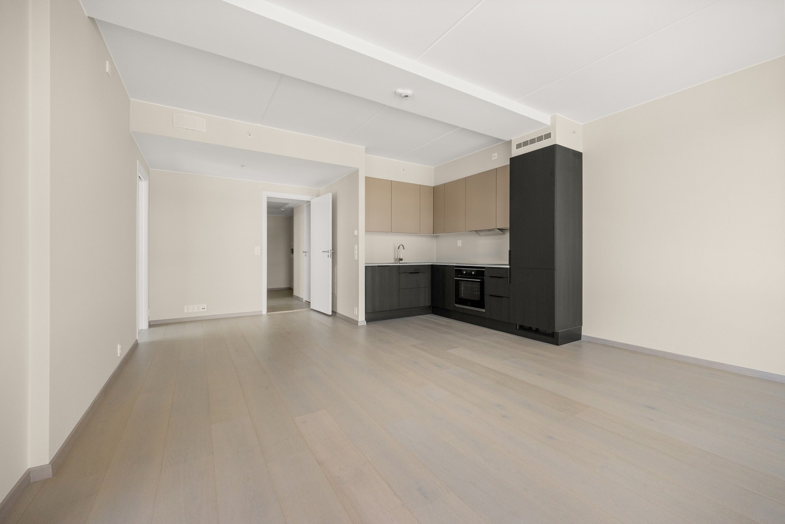 Leiligheten har en åpen og luftig planløsning Galleribilde