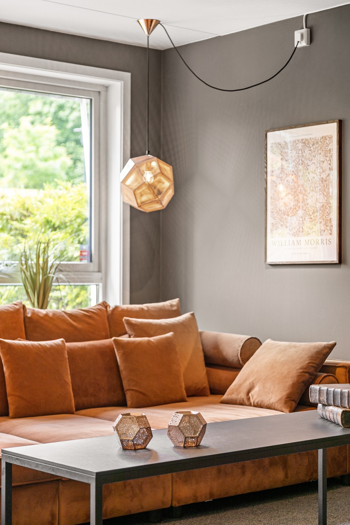 Boligen er malt i tidsriktige farger, som gjør det enkelt å sette sitt eget preg på boligen. Galleribilde