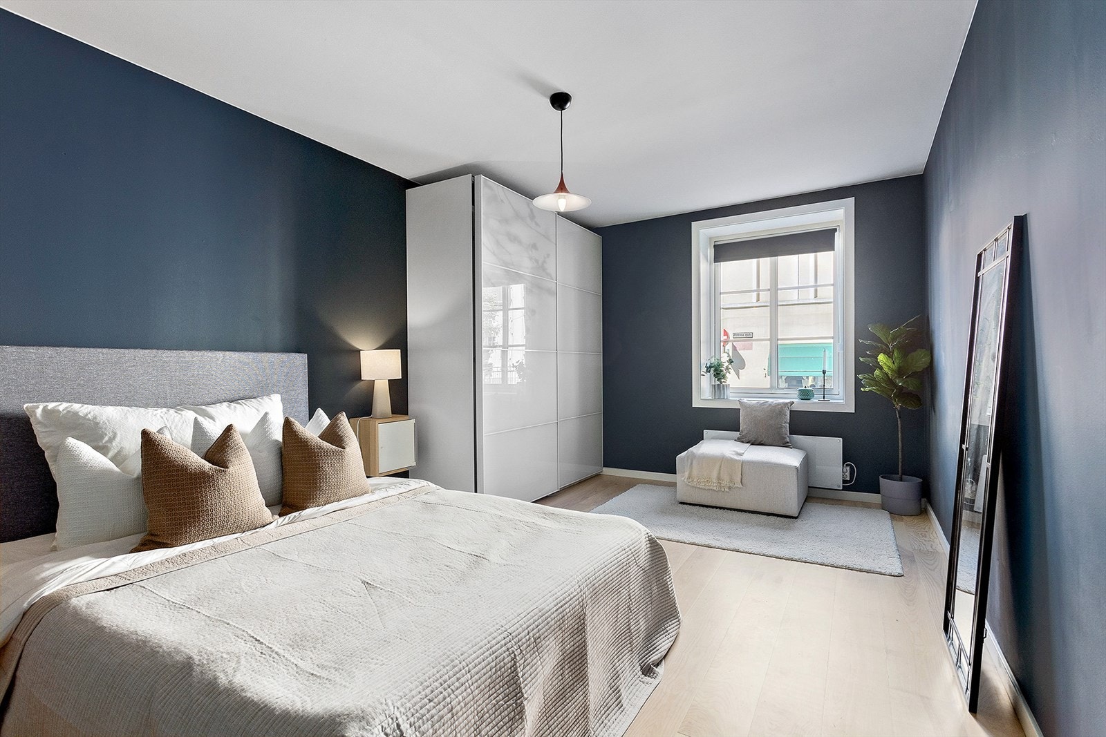 Hovedsoverommet er romslig og har gode møbleringsmuligheter Galleribilde