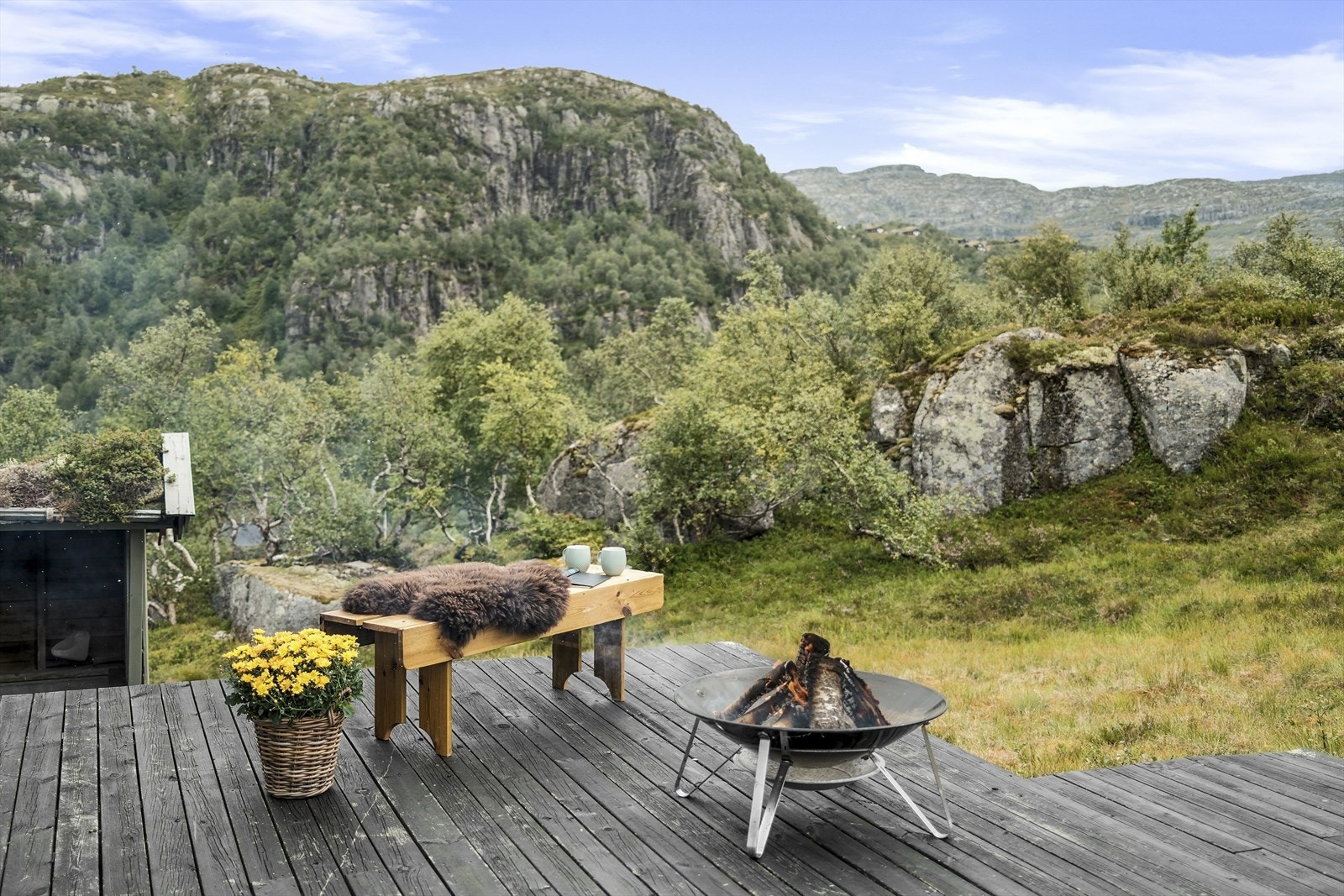 Herlige, avskjermede uteplasser med utsikt og sol. Galleribilde