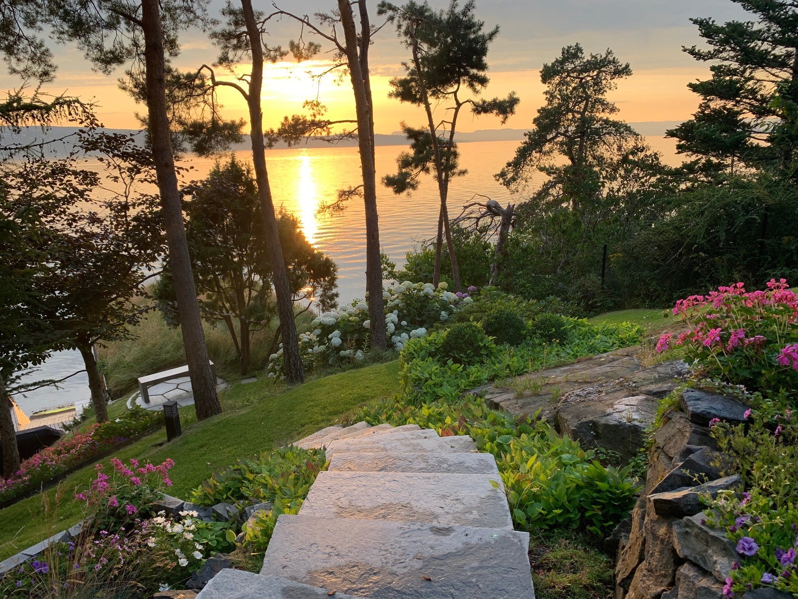 Fra eiendommen kan man nyte flott solnedganger. Selgers eget bilde. Galleribilde